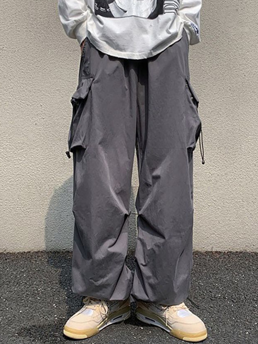 

StyleCast x Revolte Men Solid Mid-Rise Loose Fit Easy Wash Pleated Cargos Trousers, Grey