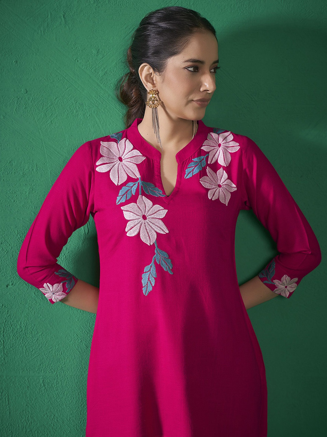 

Anouk Magenta Mandarin Collar Floral Embroidered Thread Work Liva Kurta