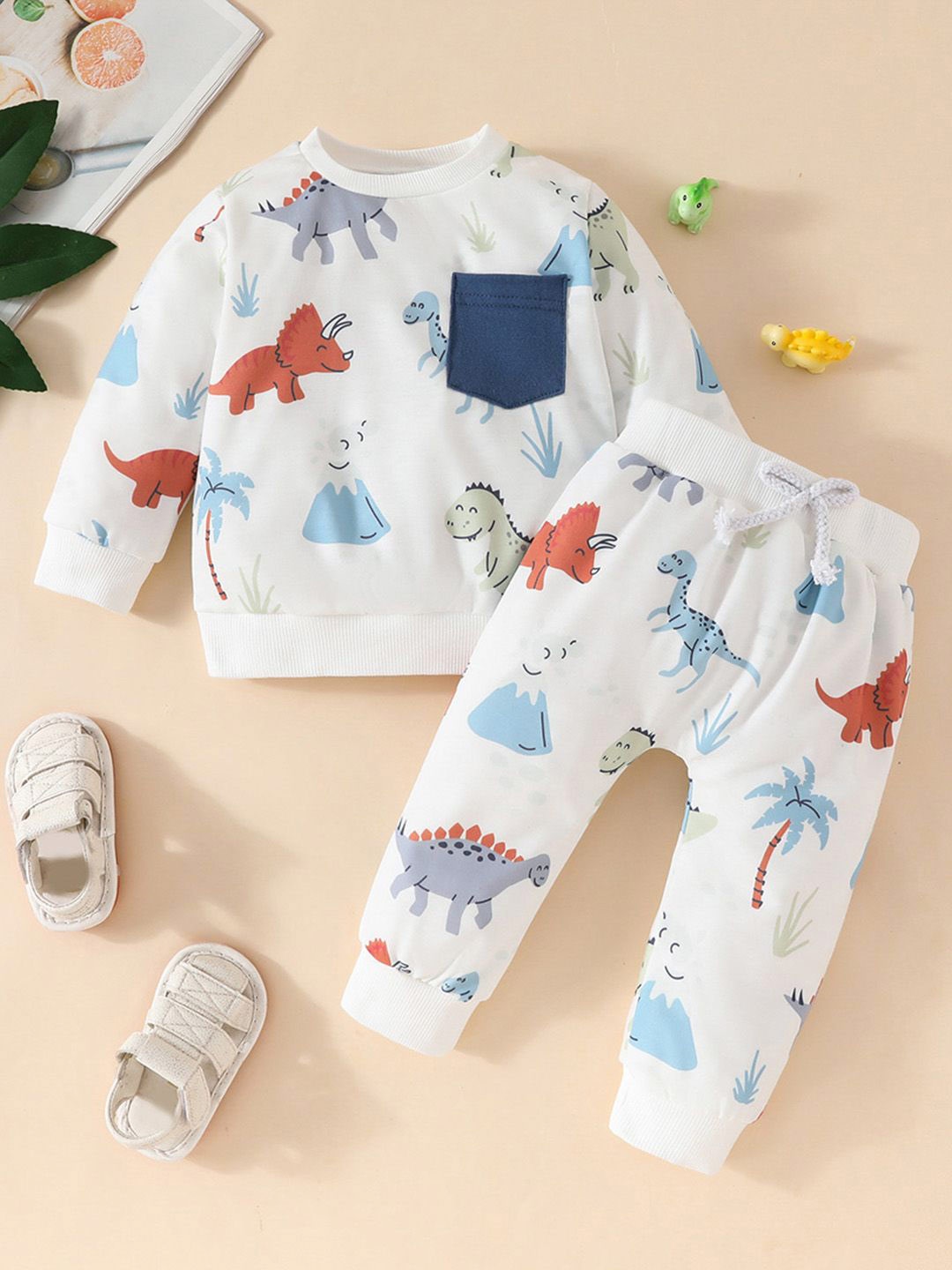 

INCLUD Boys Round Neck Printed Sweatshirt with Joggers, White