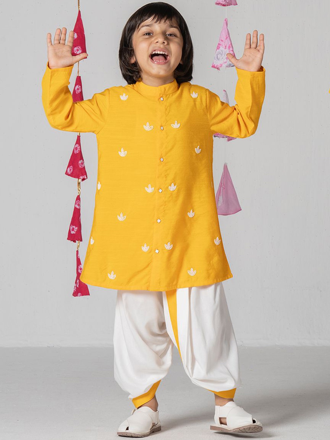 

SPUNKIES Boys Floral Embroidered Beads and Stones Straight Kurta With Pyjama, Yellow