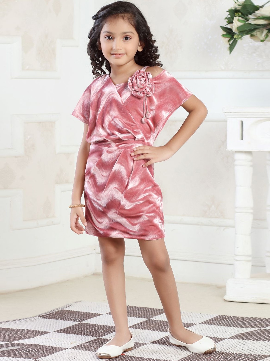 

Lei-Chie Girls V-Neck Velvet Wrap Dress, Pink