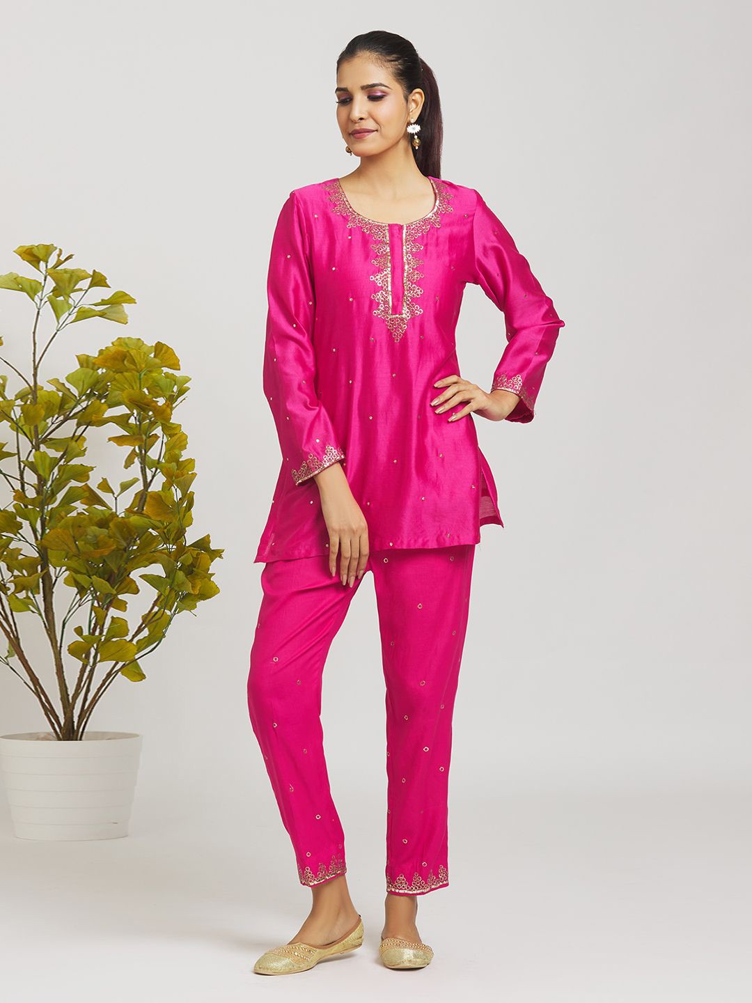 

Samyukta Singhani Embroidered Tunic With Trousers Co-Ords, Pink