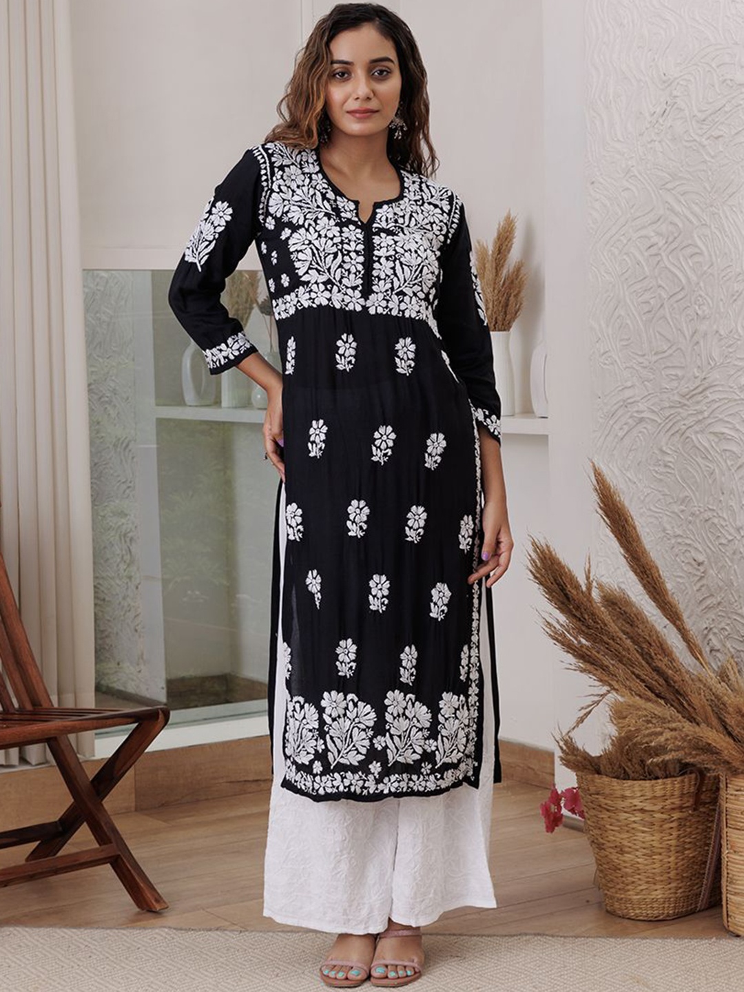 

Rangreza Ethnic Lolita Floral Embroidered Round Neck Chikankari Straight Kurta, Black