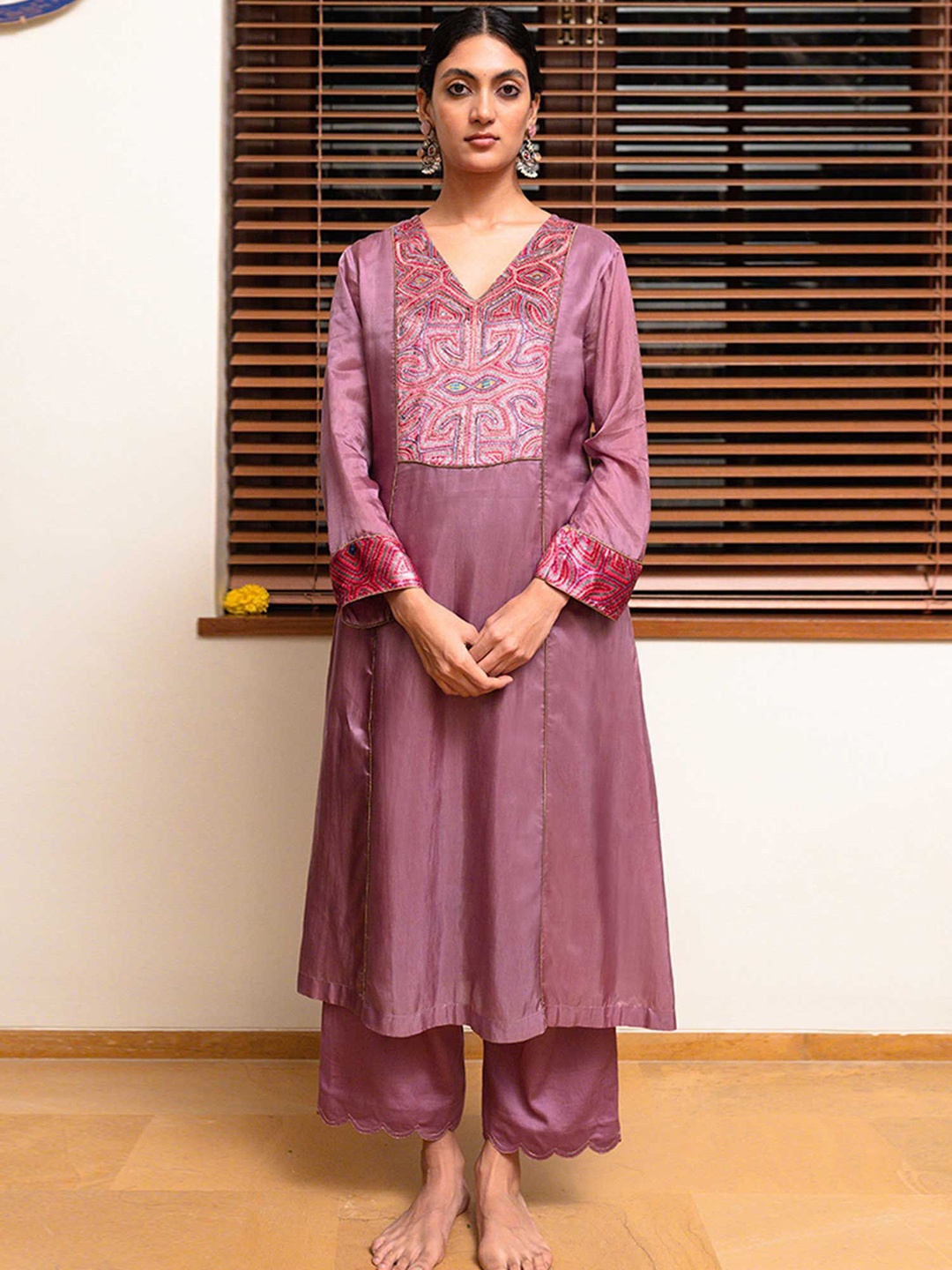 

Ganga Straight Kurta with Palazzos, Lavender