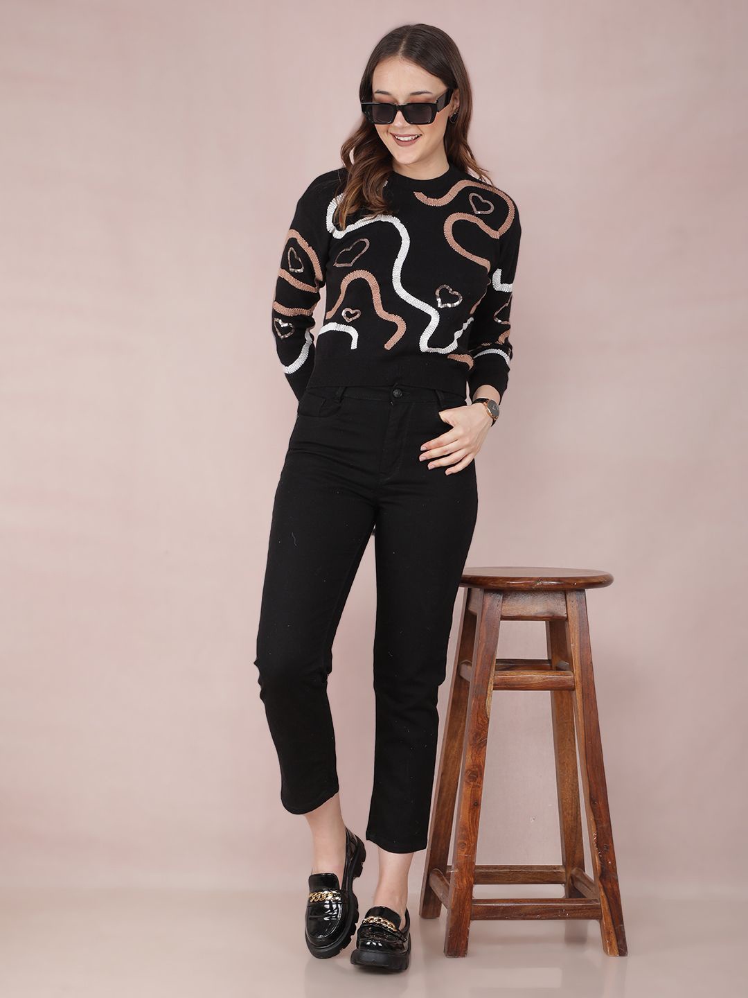 

Crimsoune Club Women Geometric Printed Crop Pullover, Black