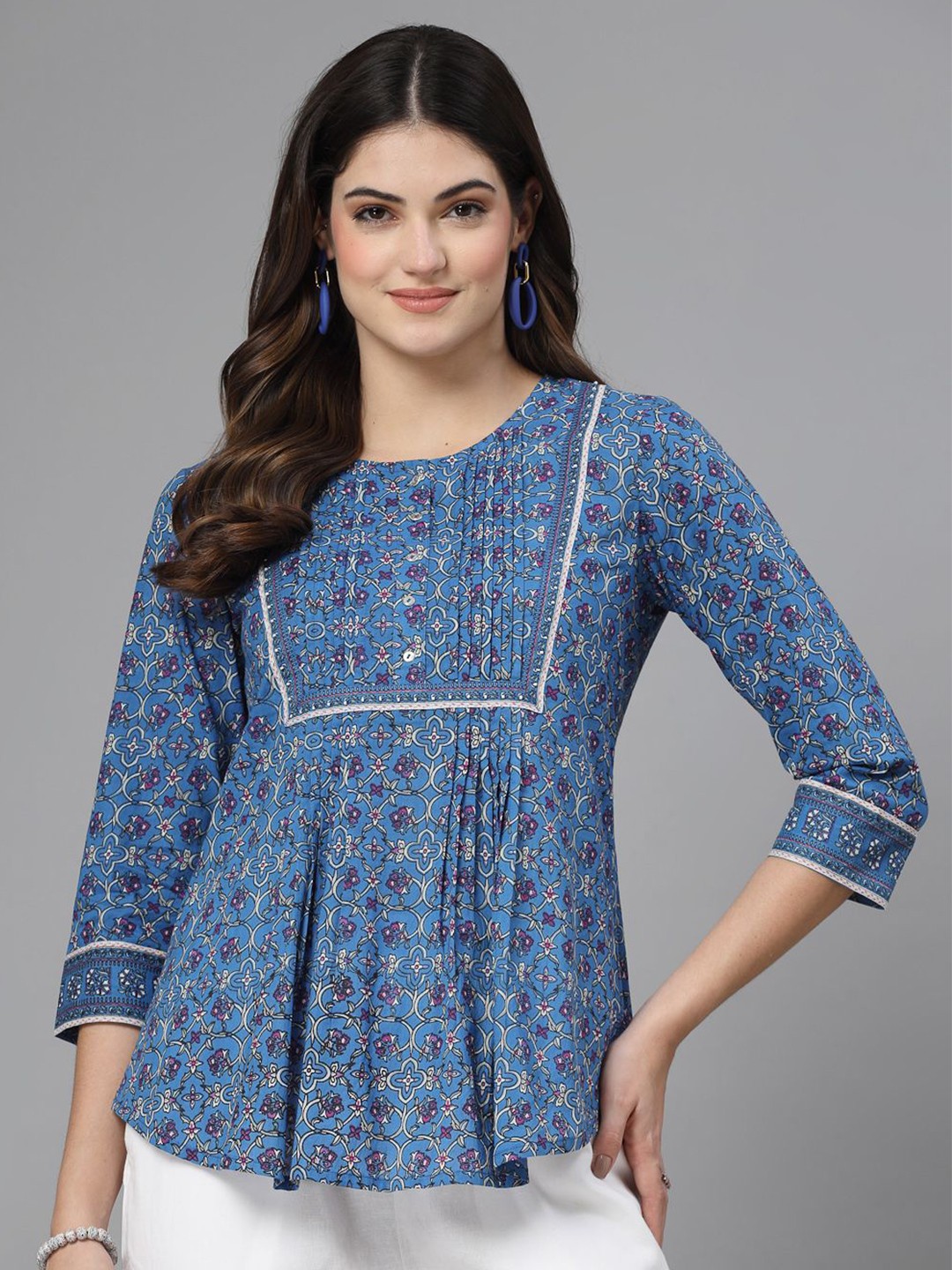 

QOMN Women Floral Printed Cotton Top, Blue