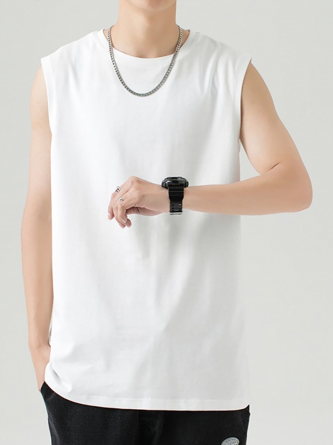 

StyleCast x Revolte Men Solid Round Neck T-shirt, White