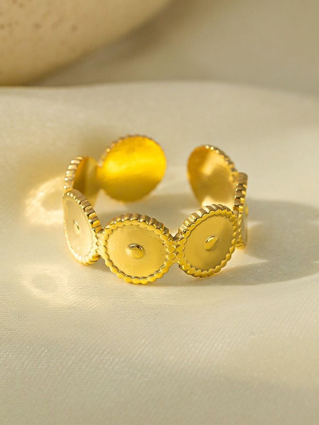 

MYKI Stainless Steel Gold-Plated Finger Ring