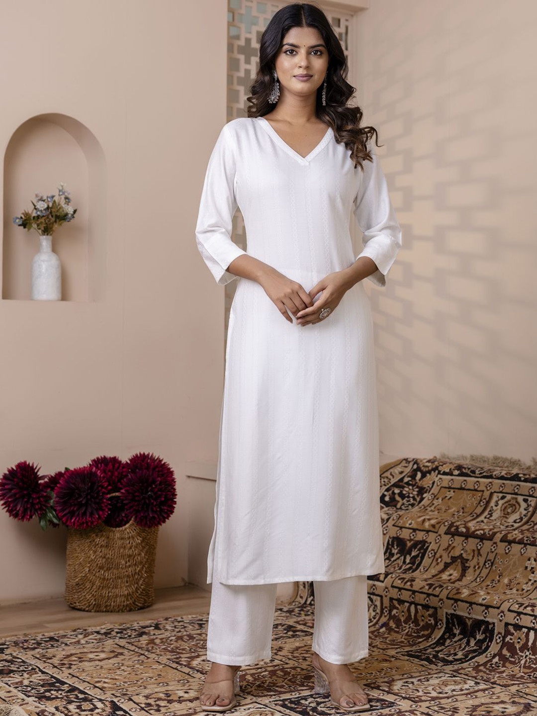 

Nayo White Woven Design V-Neck Three-Quarter Sleeves Regular Straight Kurta