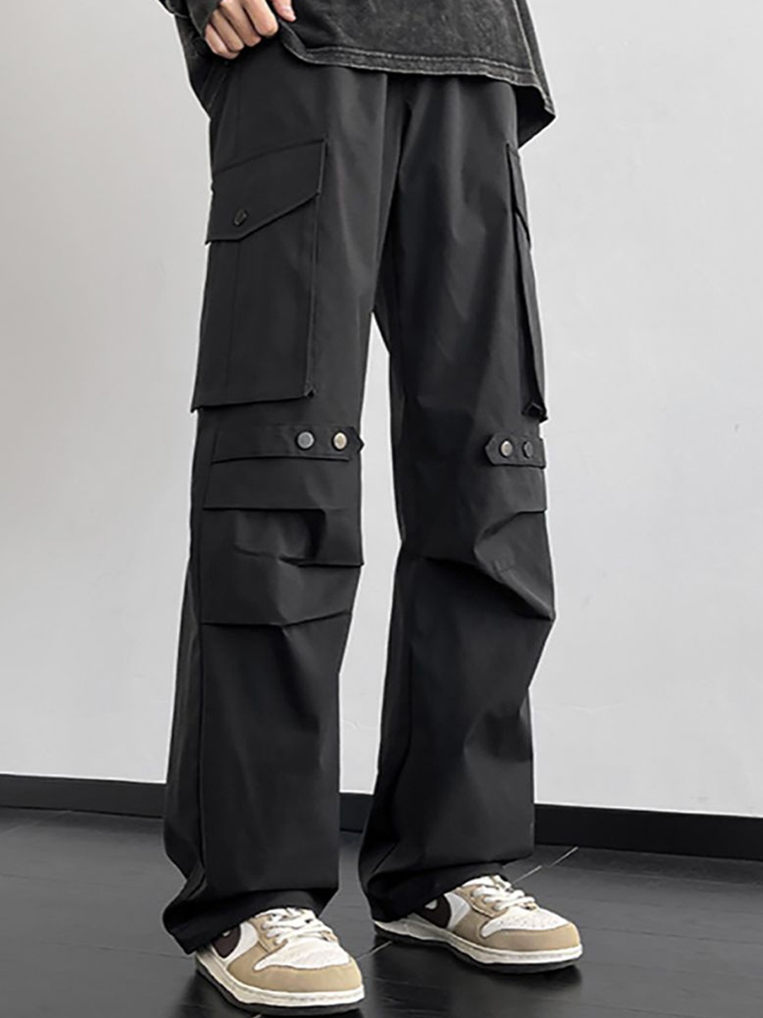 

StyleCast x Revolte Men Easy Wash Pleated Cargos Trousers, Black