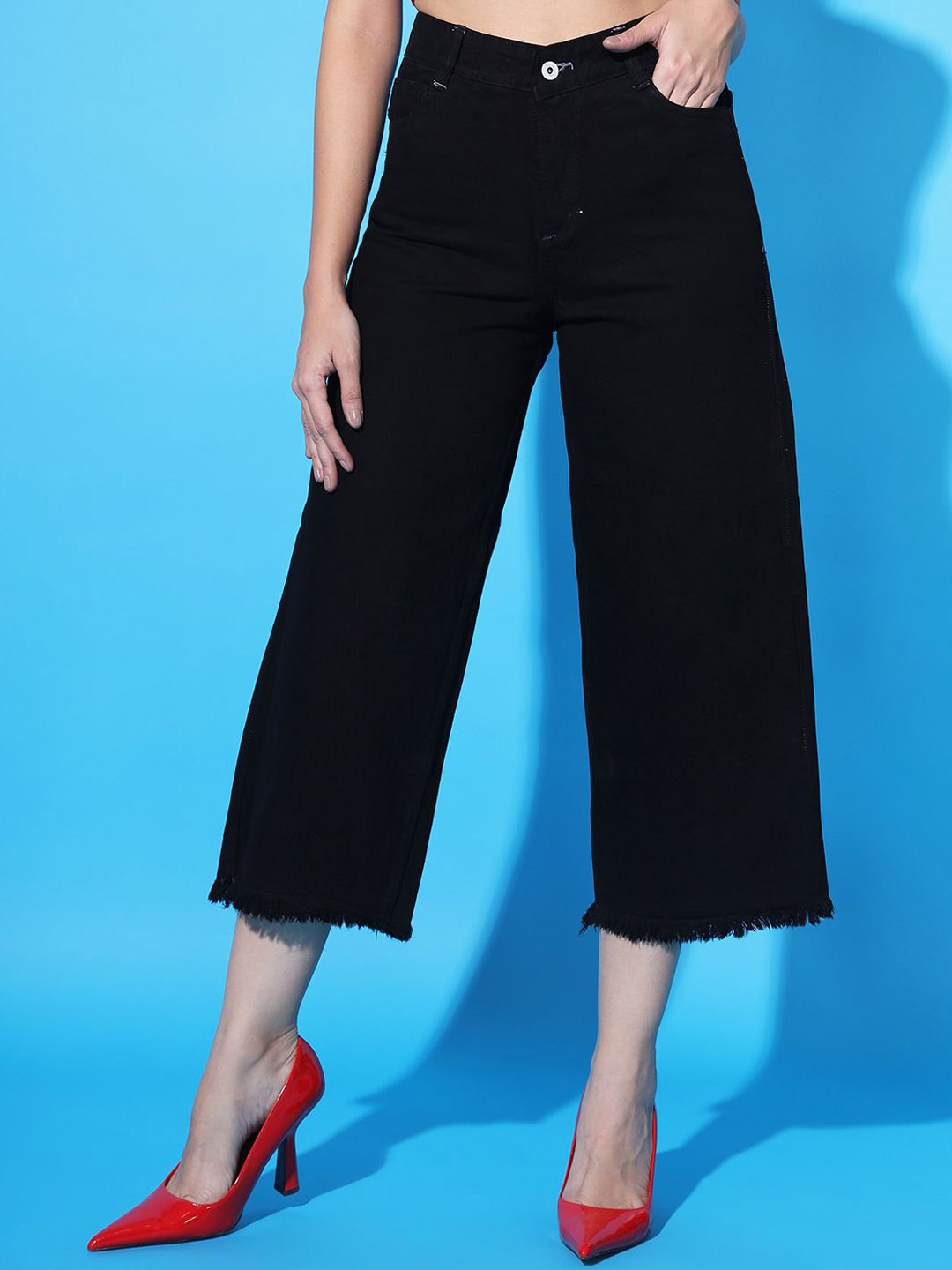 

The Roadster Lifestyle Co Women Flared Fit High Rise Stretchable Jeans, Black