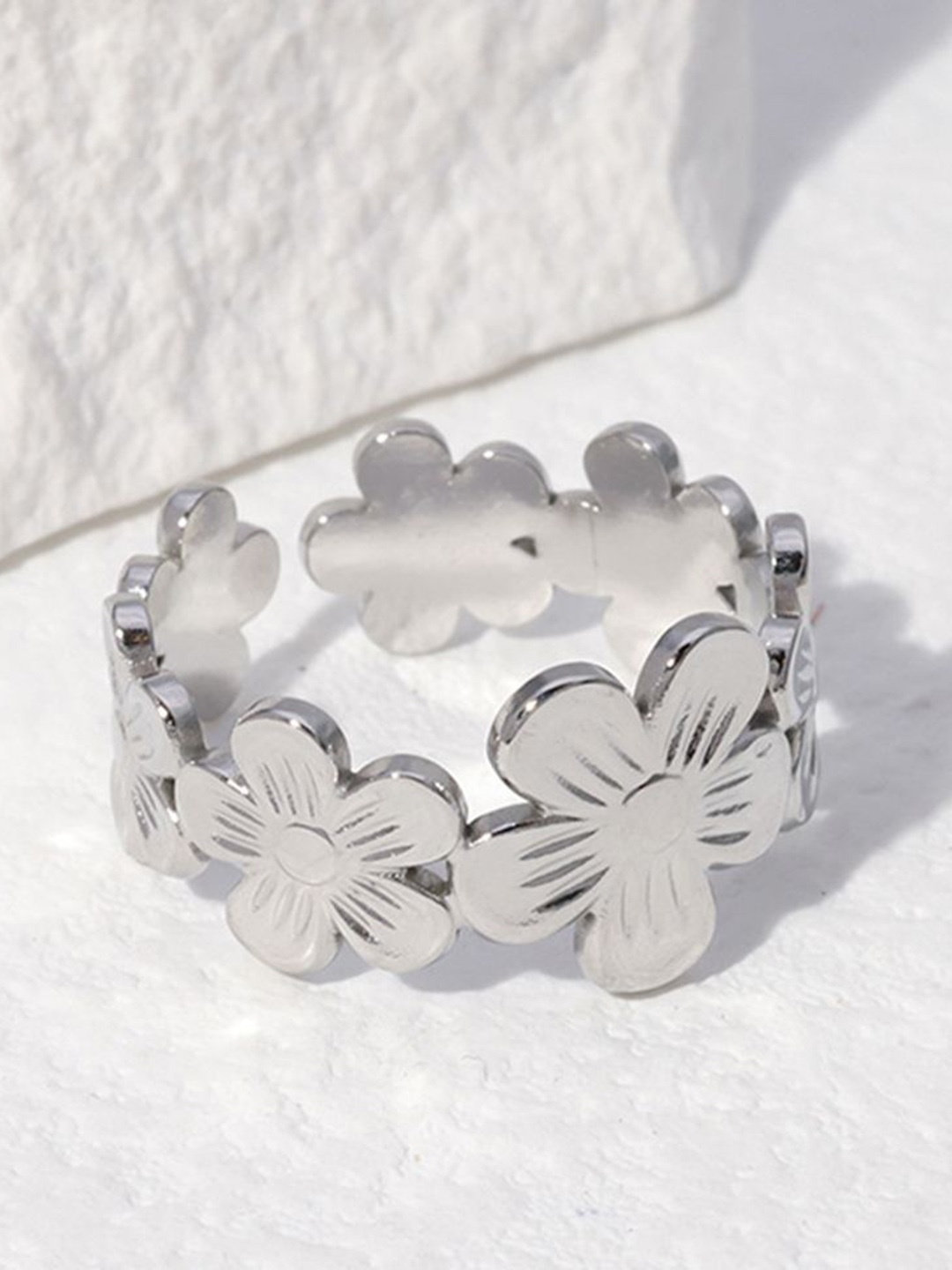 

MYKI Silver-Plated Stainless Steel Alluring Finger Ring