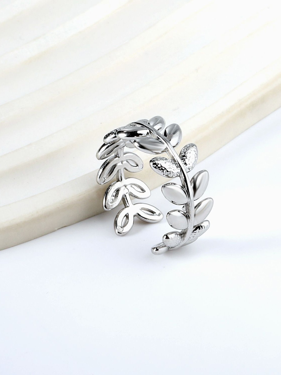 

MYKI Silver-Plated Stainless Steel Leaf Shaped Adjustable Finger Ring