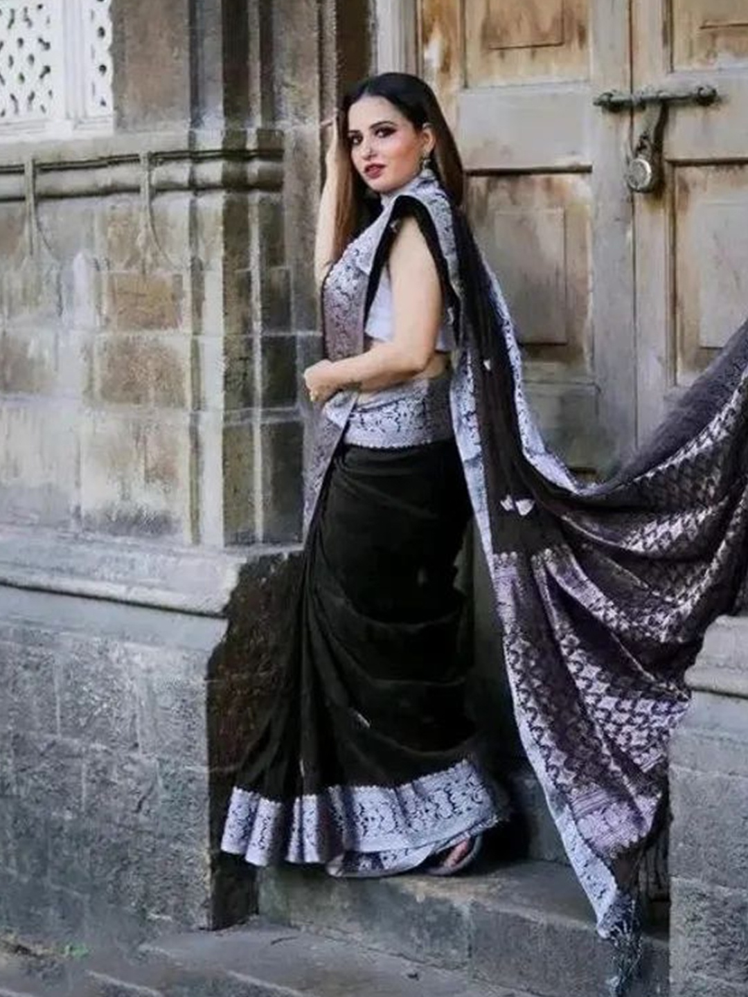 

Visit Wear Ethnic Motifs Zari Pure Silk Banarasi Saree, Black