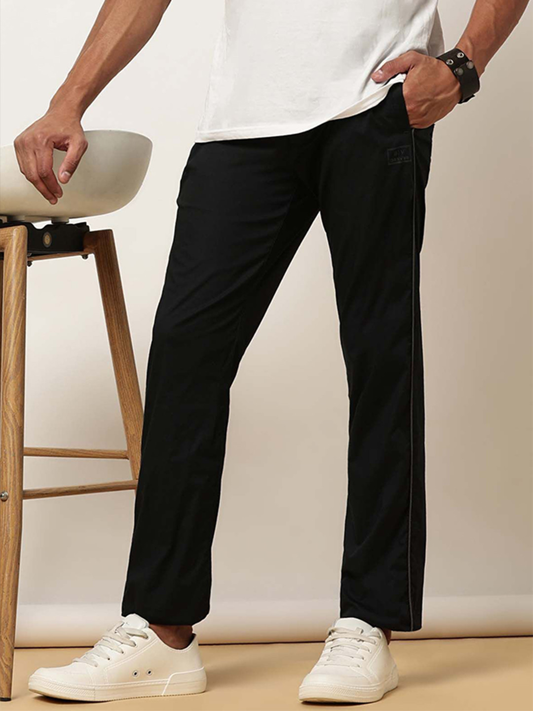 

beevee Men Classic Mid-Rise Regular Trousers, Navy blue
