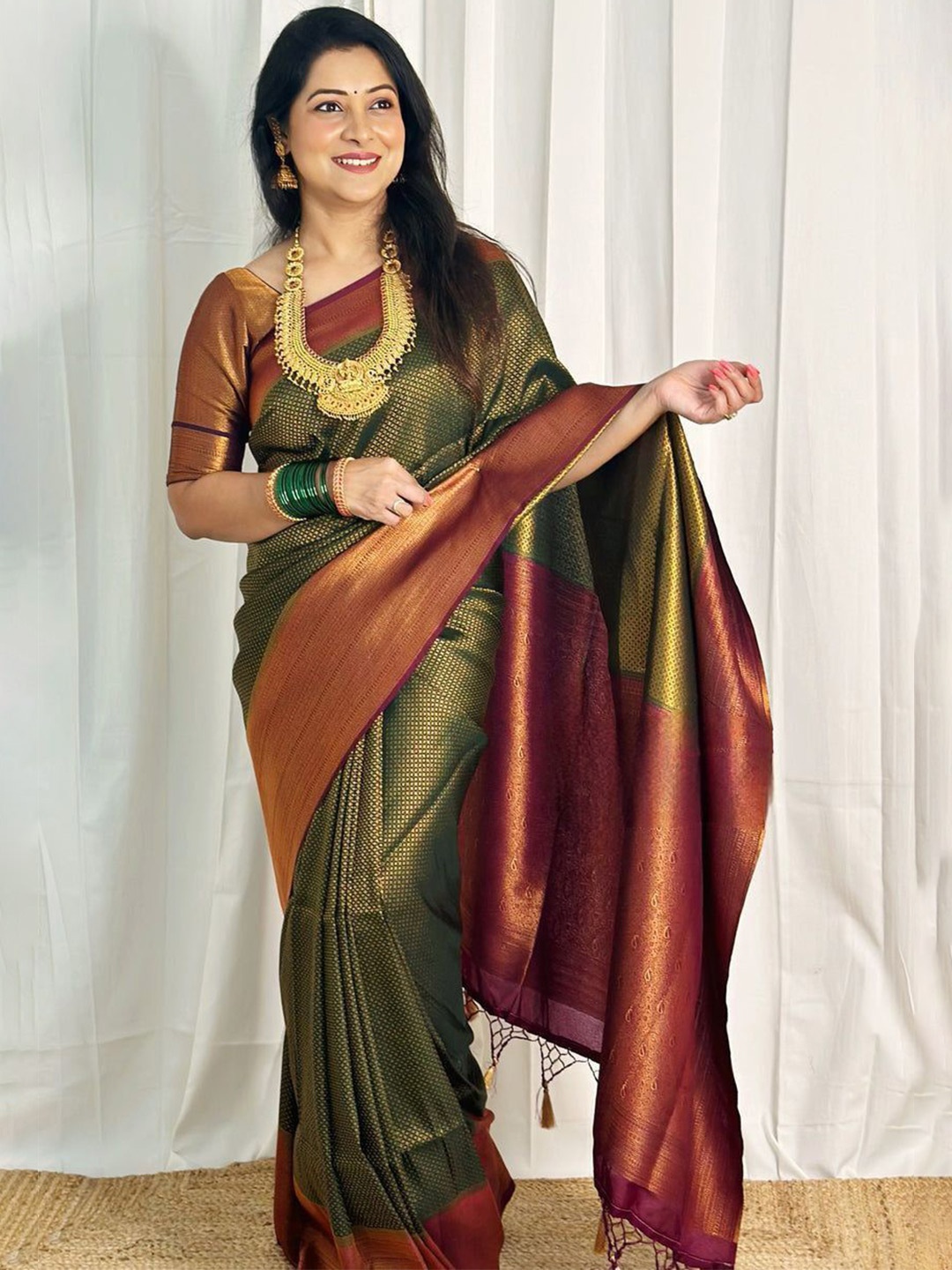 

Visit Wear Woven Design Zari Pure Silk Banarasi Saree, Green