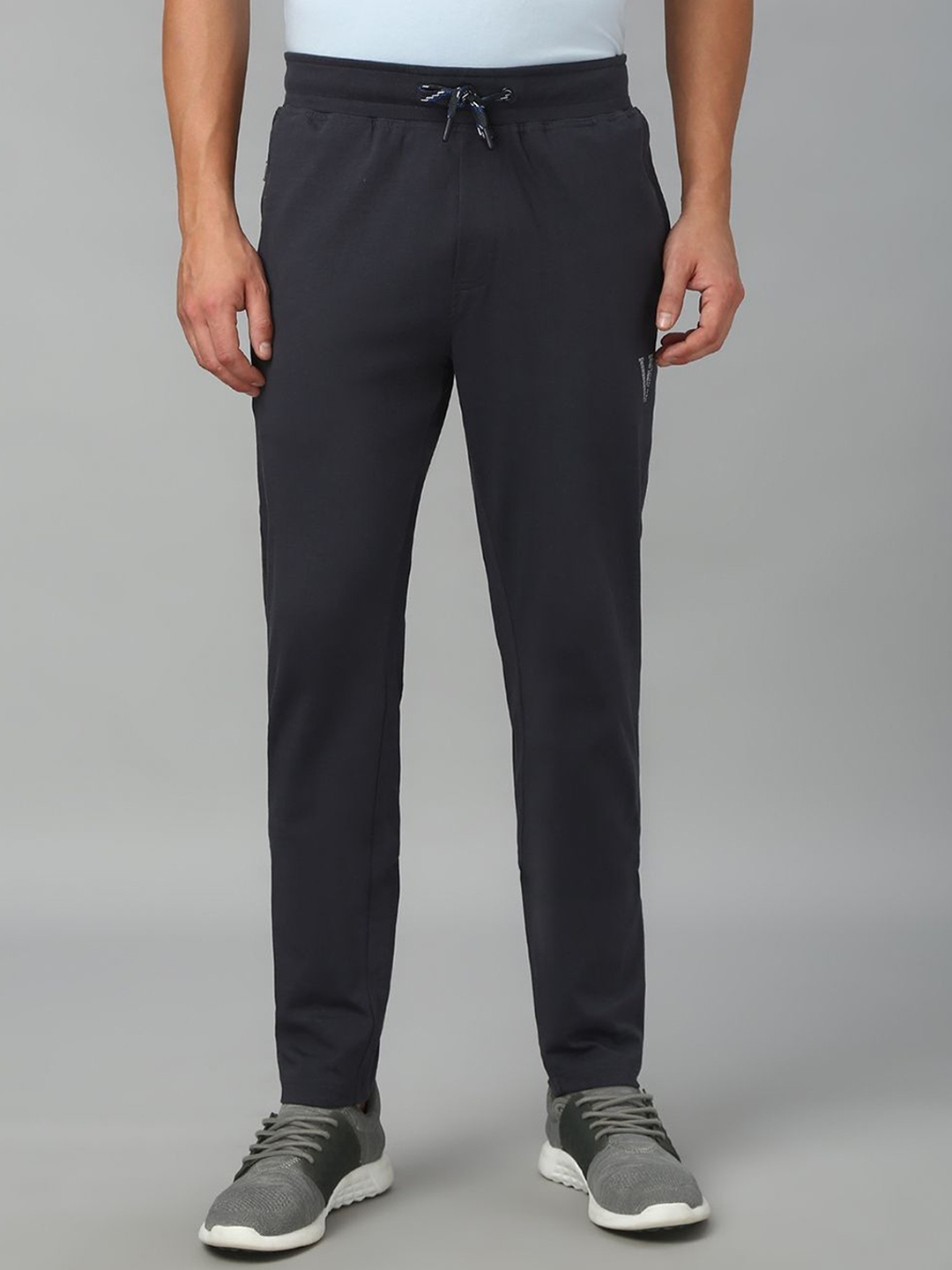 

Van Heusen Athleisure Men Solid Smart Tech Easy Stain Release Trackpant, Grey