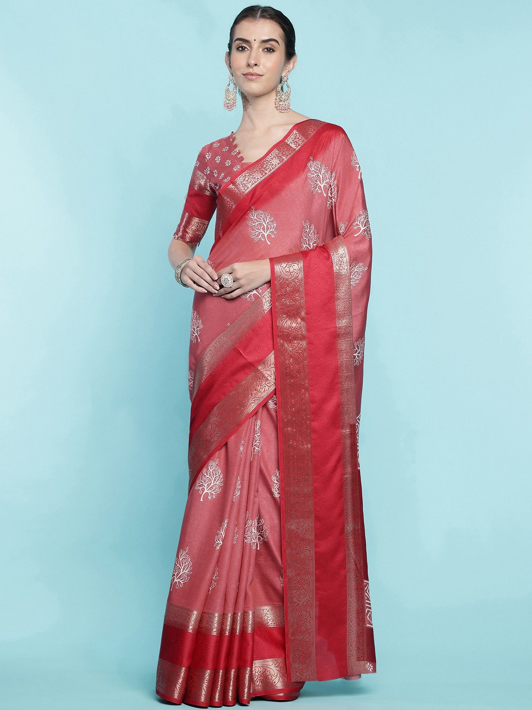 

DIVASTRI Floral Printed Zari Saree, Red