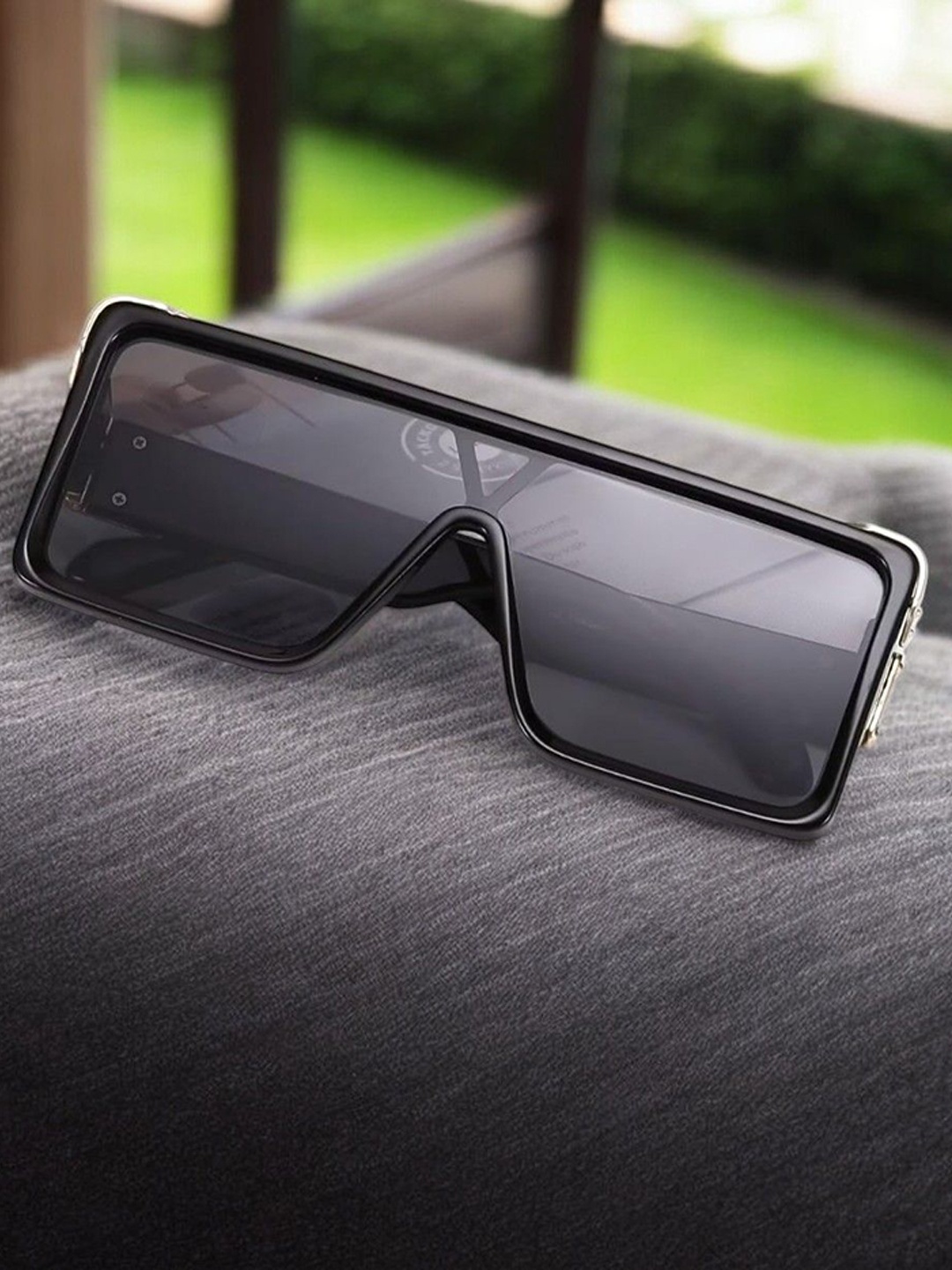 

The Roadster Lifestyle Co Unisex Polarised Lens Sunglasses DAYTON FULL BLACK-Black