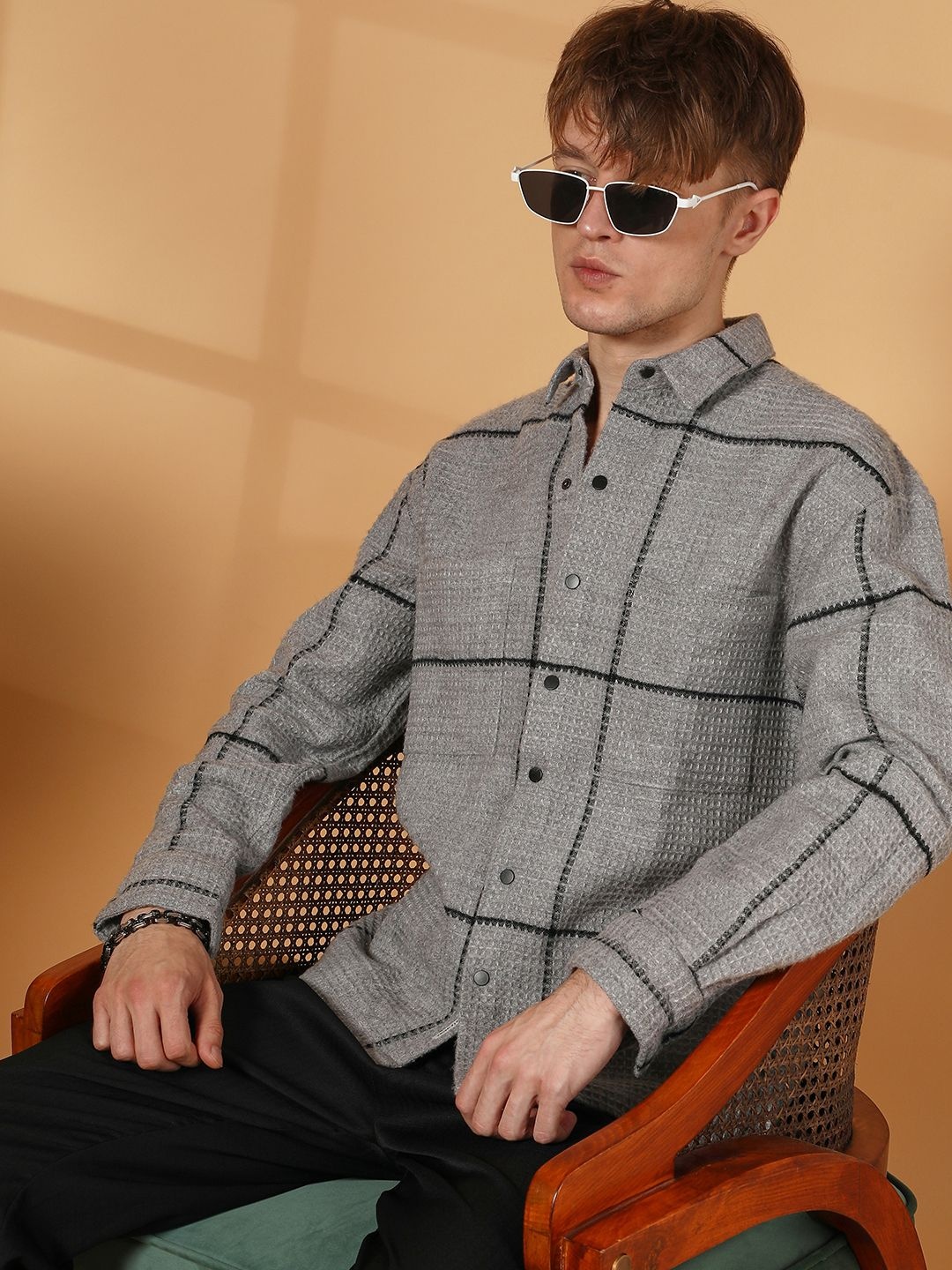 

Campus Sutra Men Comfort Spread Collar Checked Casual Shirt, Grey