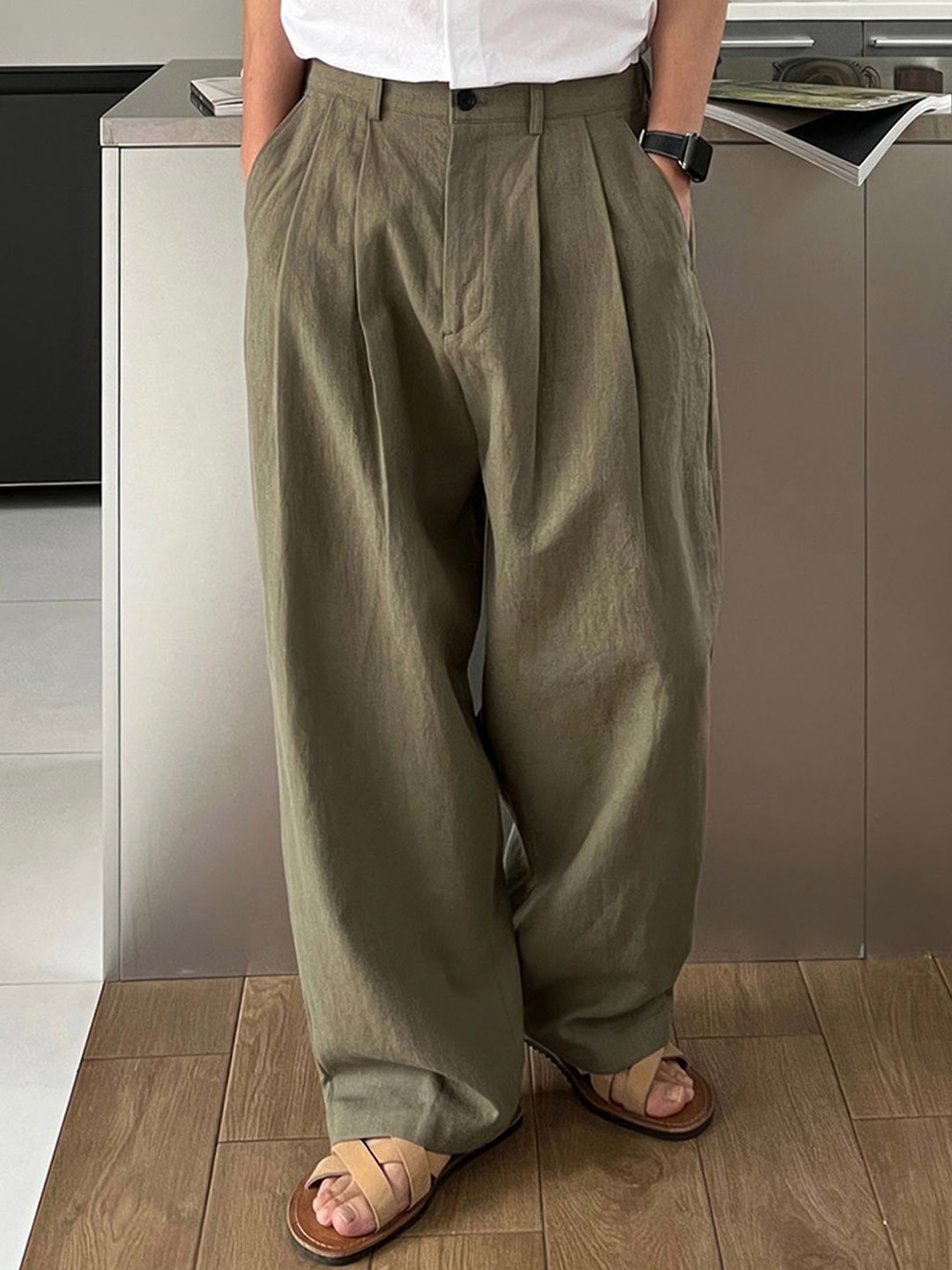

StyleCast x Revolte Men Loose Fit Easy Wash Pleated Trousers, Green