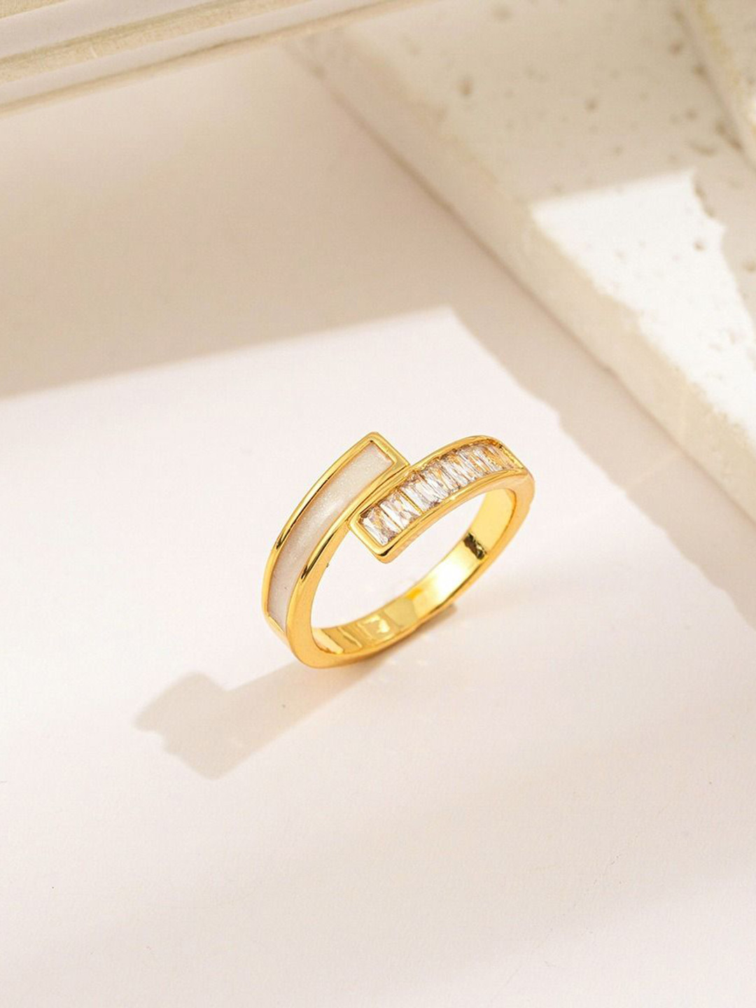 

MYKI Gold-Plated Stainless Steel Stones-Studded Finger Ring