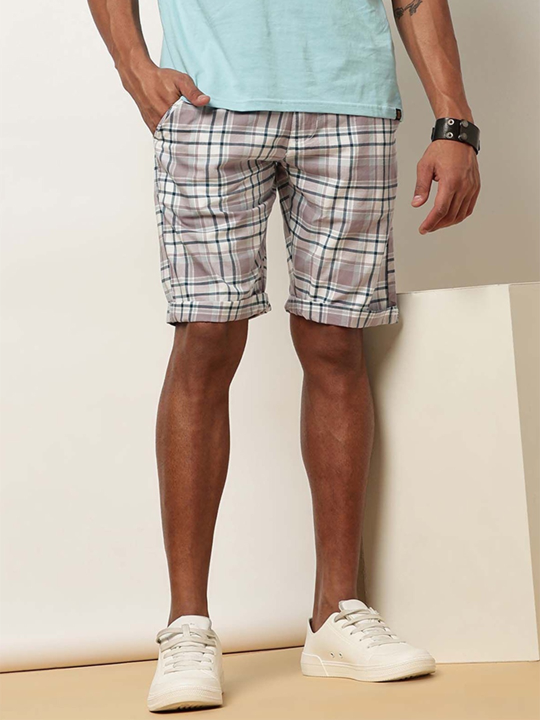 

beevee Men Checked Mid-Rise Regular Fit Short, Red