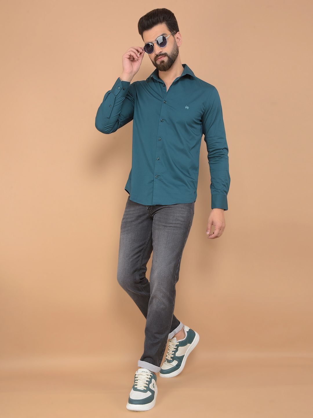 

Crimsoune Club Men Classic Spread Collar Solid Cotton Slim Fit Casual Shirt, Green