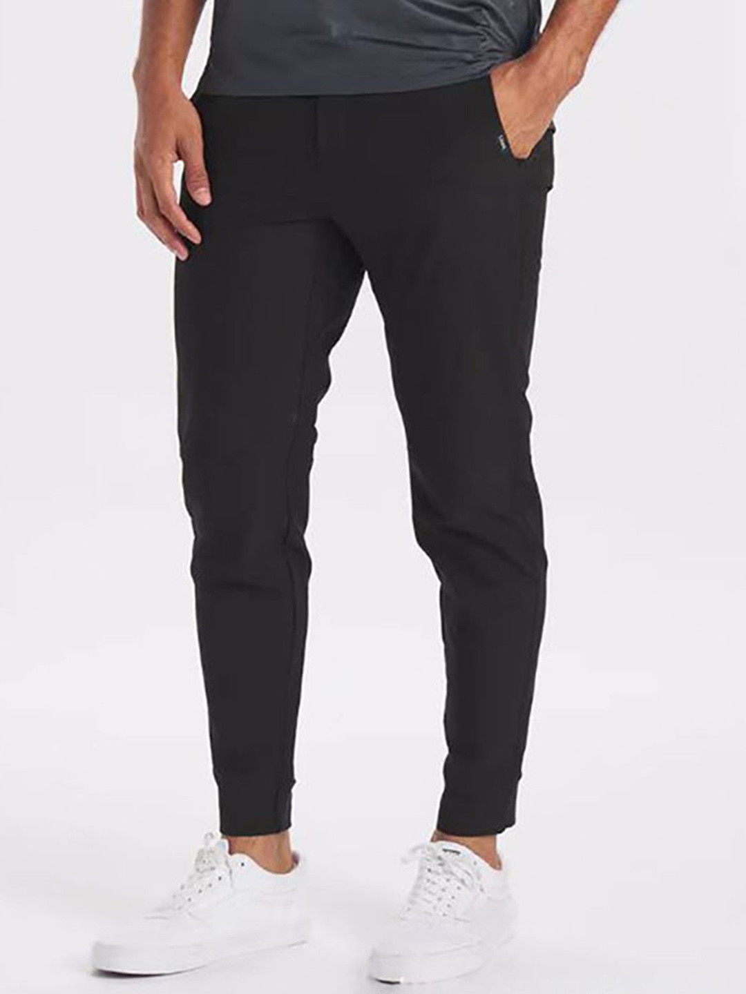 

StyleCast x Revolte Men Slim Fit Mid-Rise Easy Wash Trousers, Black