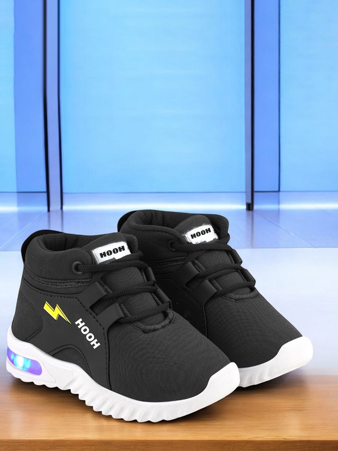 

HOOH Now Comfort in Fashion Kids Lace-Ups Lightweight LED Sneakers, Black