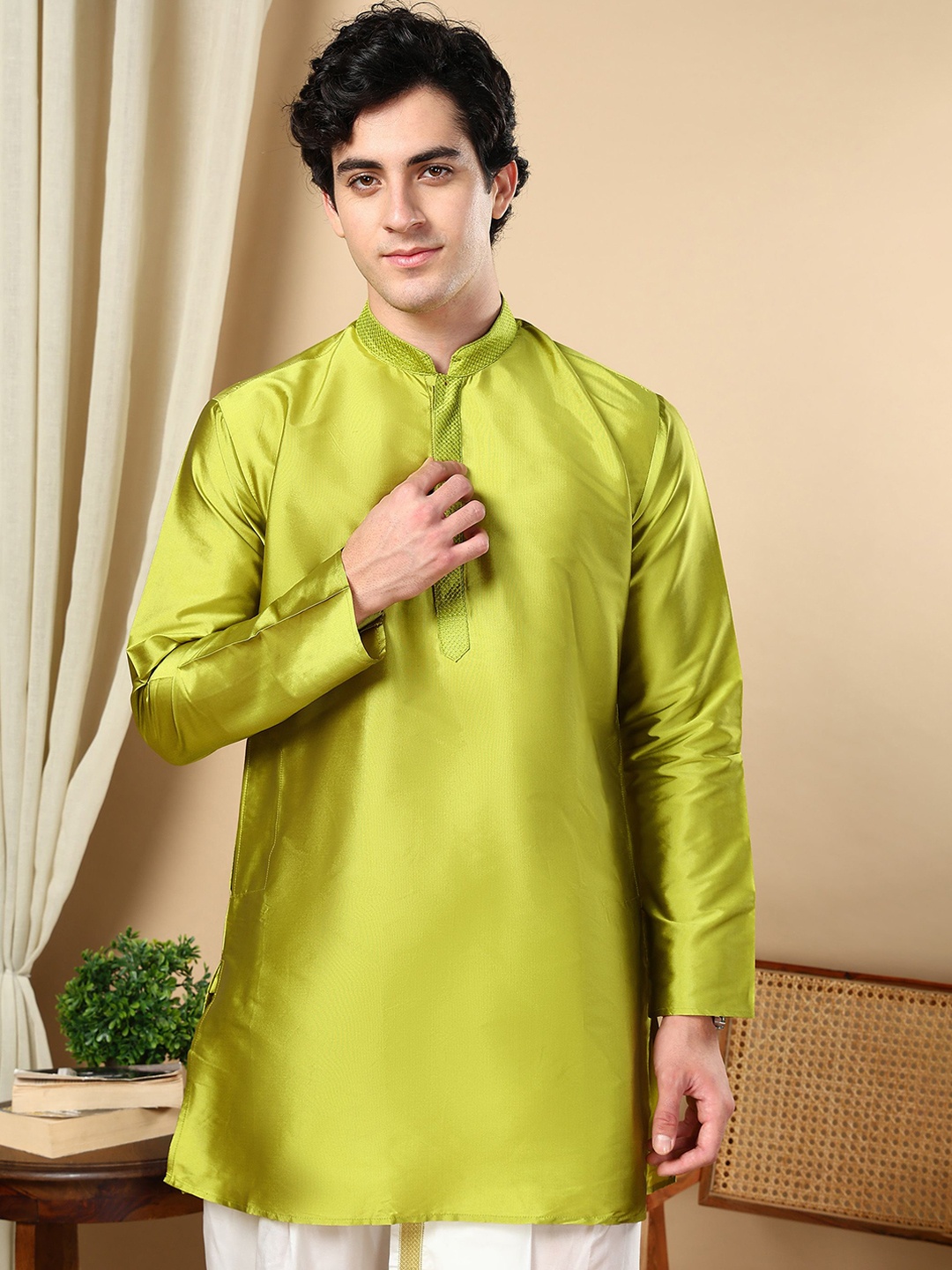 

TATTVA Mandarin Collar Long Regular Sleeves Regular Straight Kurta, Green