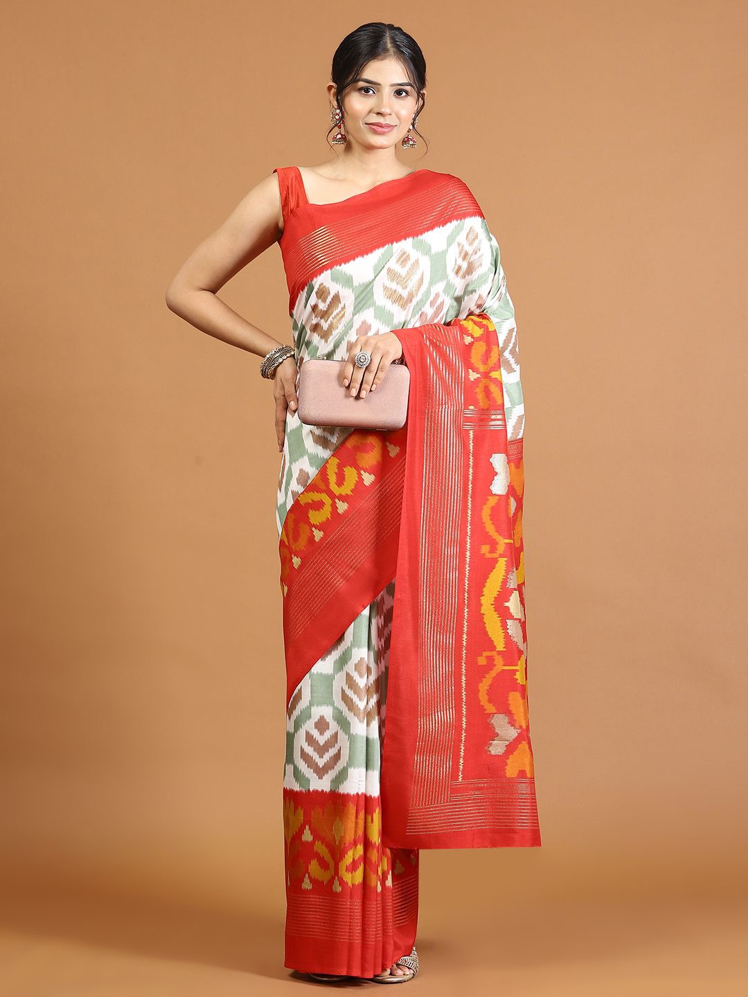 

Meena Bazaar Batik Printed Saree With Blouse Piece, Cream