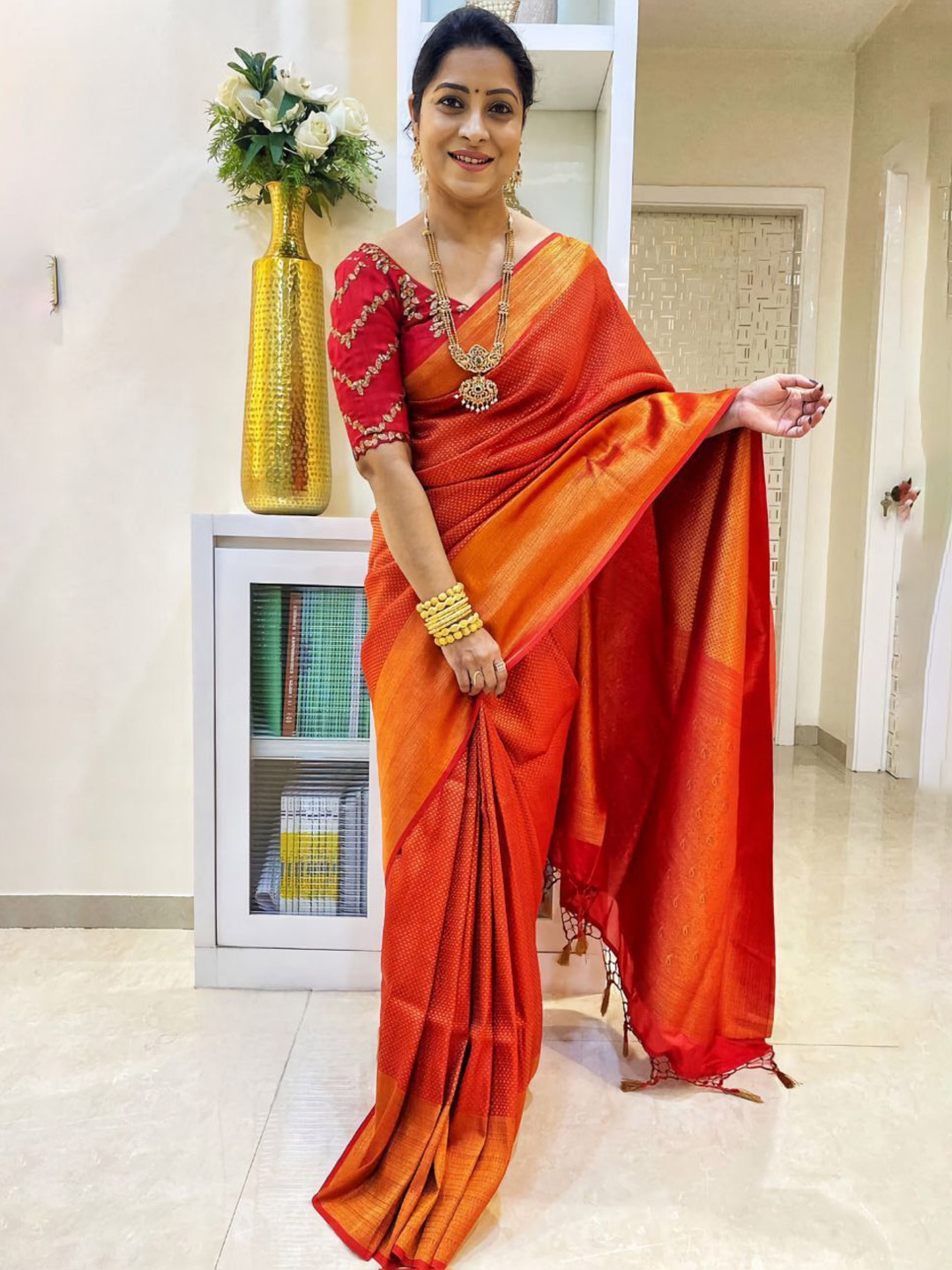 

Visit Wear Woven Design Zari Pure Silk Banarasi Saree, Red