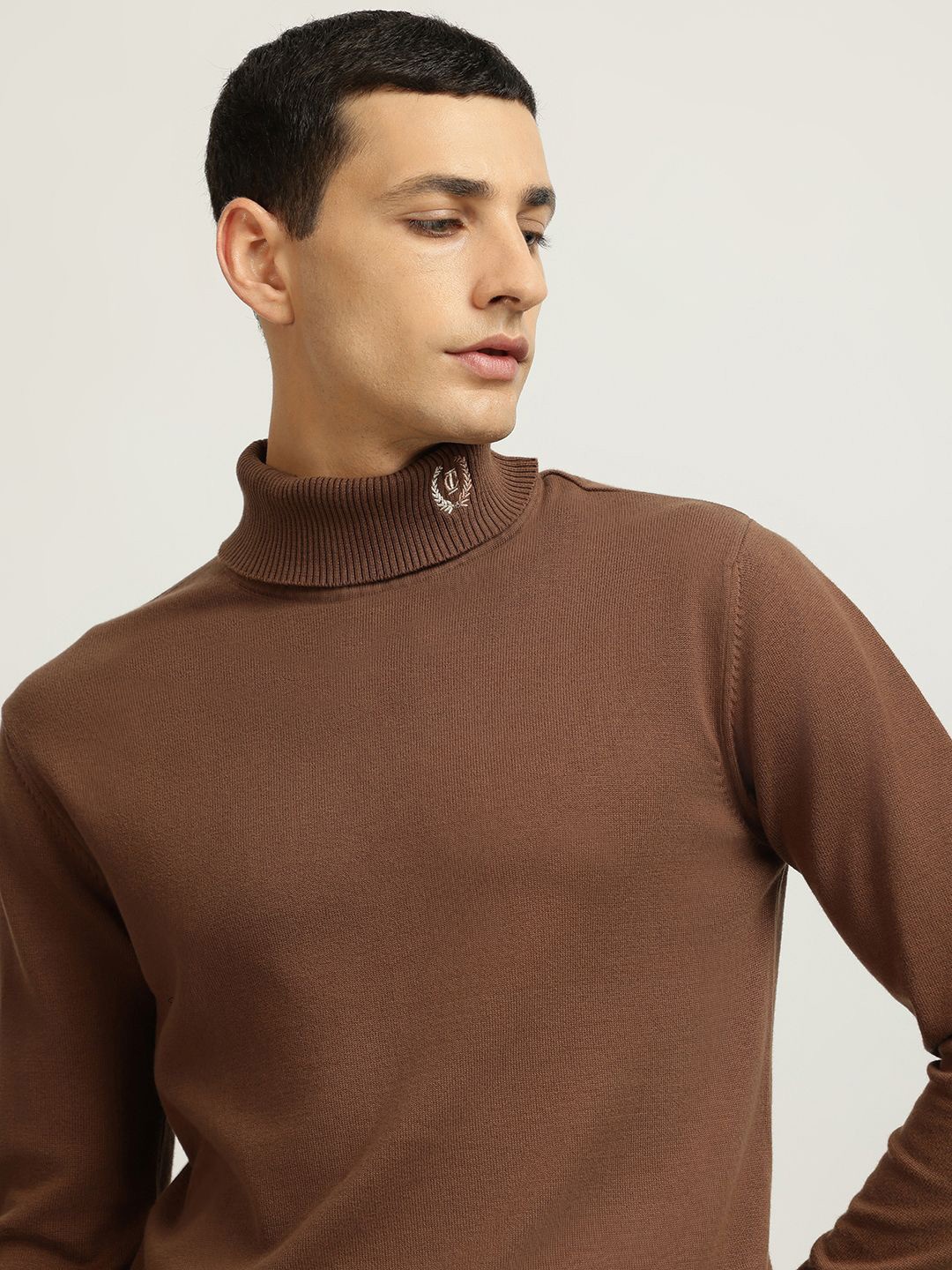 

Iconic Men Turtle Neck Long Sleeves Pullover Sweater, Brown