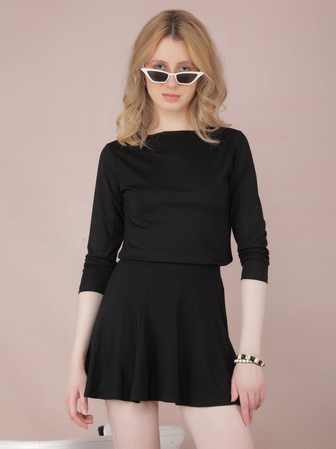 

Crimsoune Club Women Solid Round Neck Slim Fit T-shirt, Black