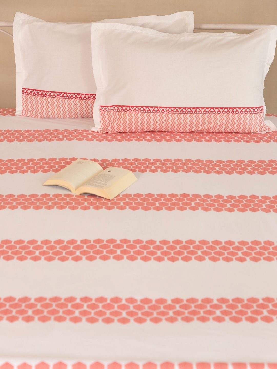

ADYA White & Pink Printed Pure Cotton 200 TC King Bedsheet Set 2.79 m x 2.54 m