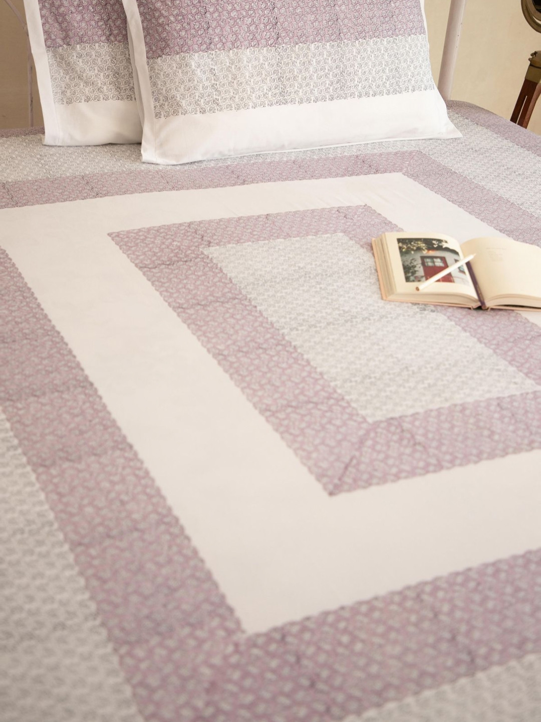 

ADYA White & Lavender Floral Printed Pure Cotton 200 TC King Bedsheet Set 2.79 m x 2.54 m