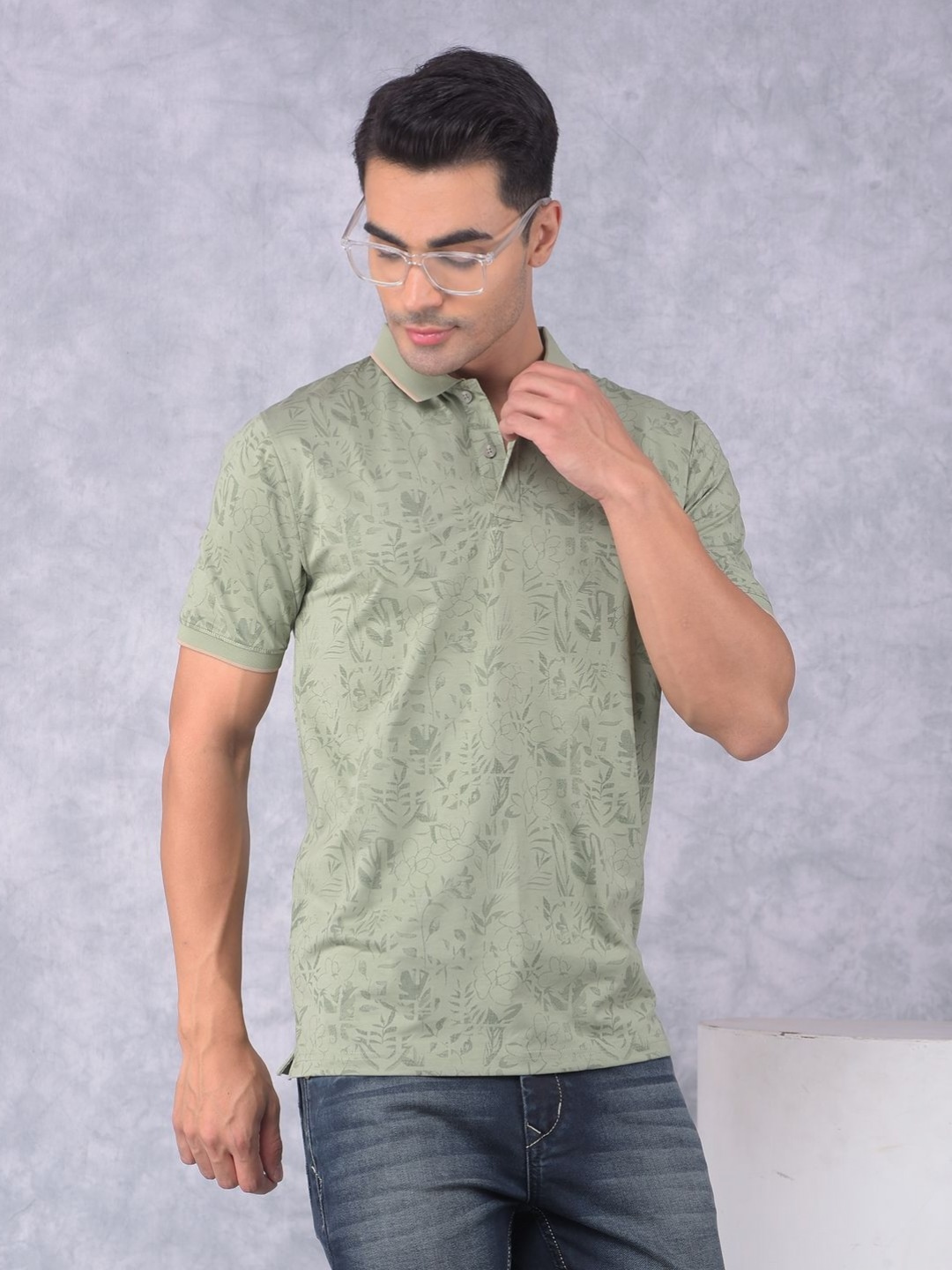 

Crimsoune Club Men Floral Printed Polo Collar Regular Fit T-shirt, Green