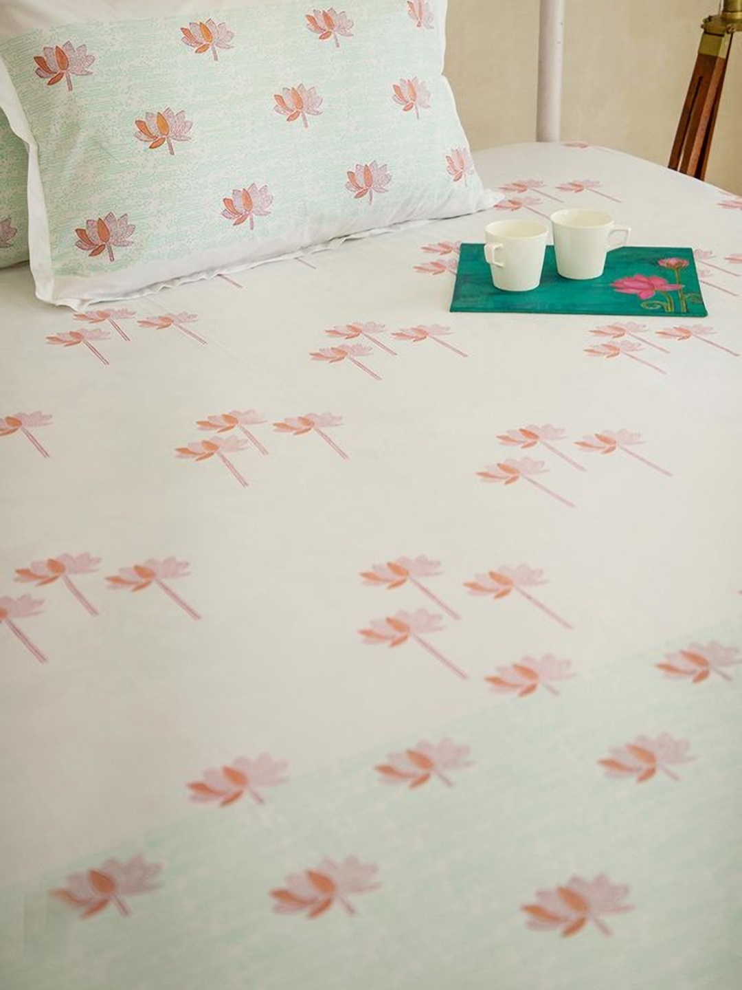 

ADYA White & Pink Floral 200 TC King Bedsheet with 2 Pillow Covers