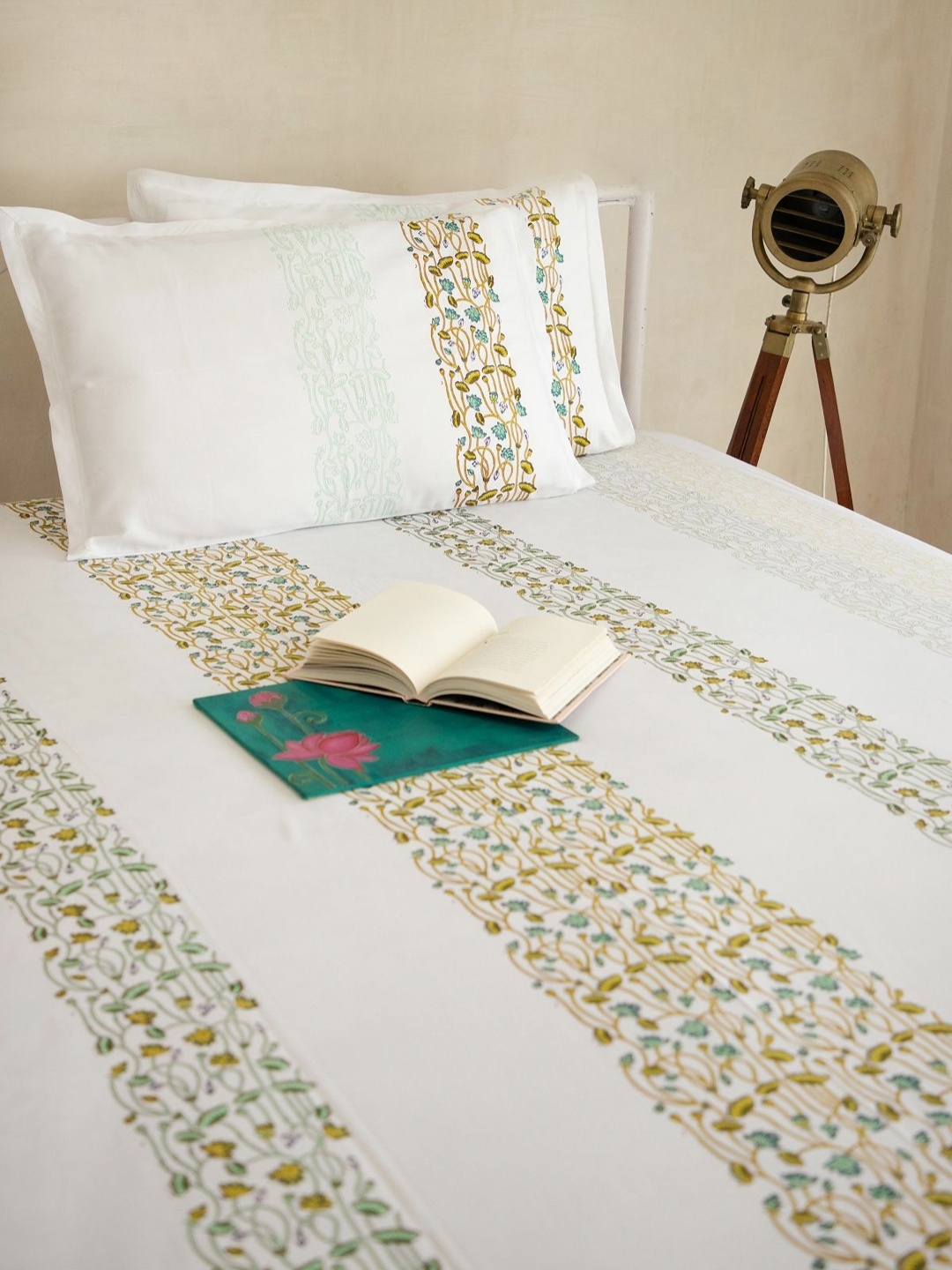 

ADYA White & Yellow Floral Printed Pure Cotton 200 TC King Bedsheet Set 2.79 m x 2.54 m