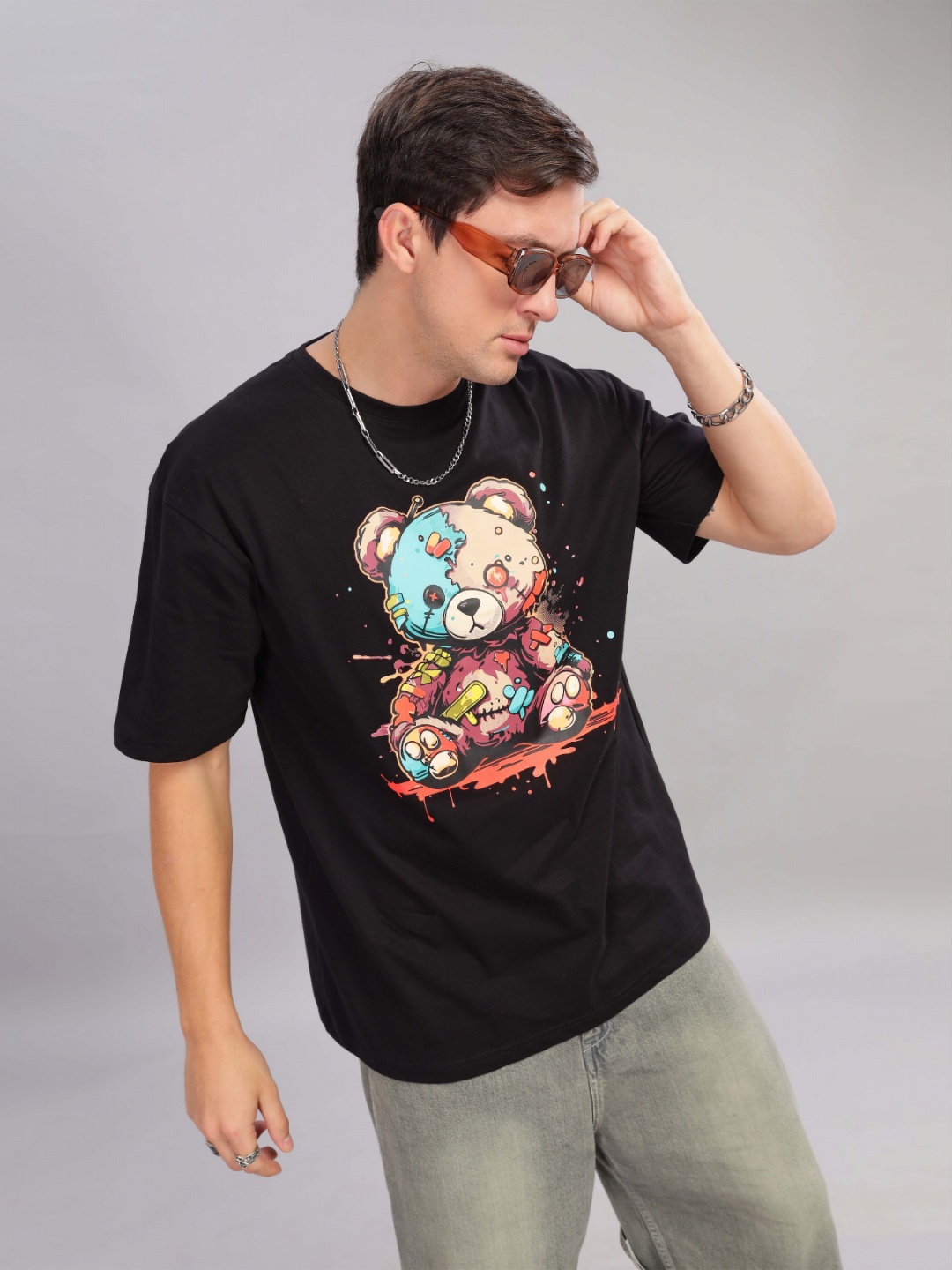 

TOMHIDDLE Men Printed Extended Sleeves Applique T-shirt, Black