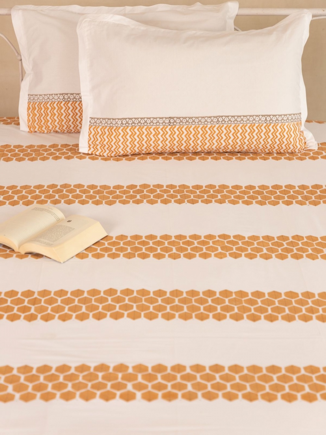 

ADYA White & Orange Colored Printed Pure Cotton 200 TC King Bedsheet Set 2.79 m x 2.54 m