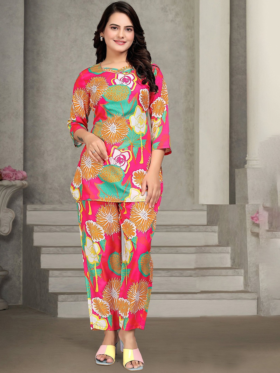 

JULEE Floral Printed V-Neck Three-Quarter Sleeves Top With Trouser, Pink