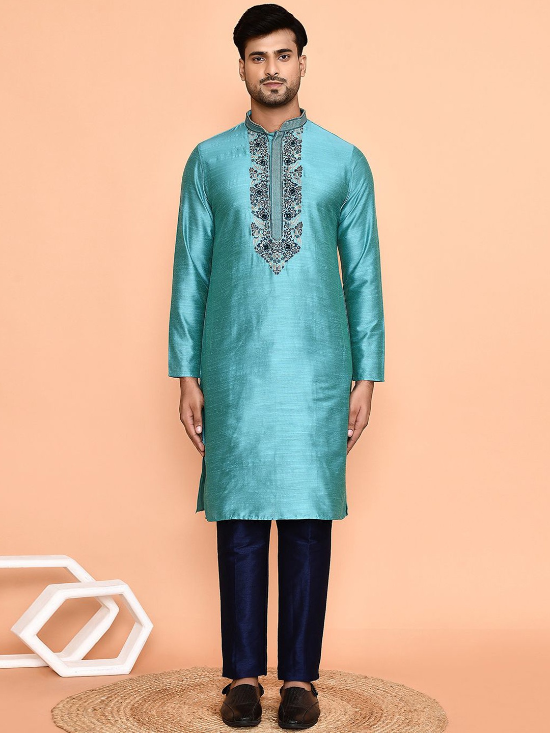 

Arihant Rai Sinha Mandarin Collar Floral Embroidered Thread Work Kurta with Trousers, Blue