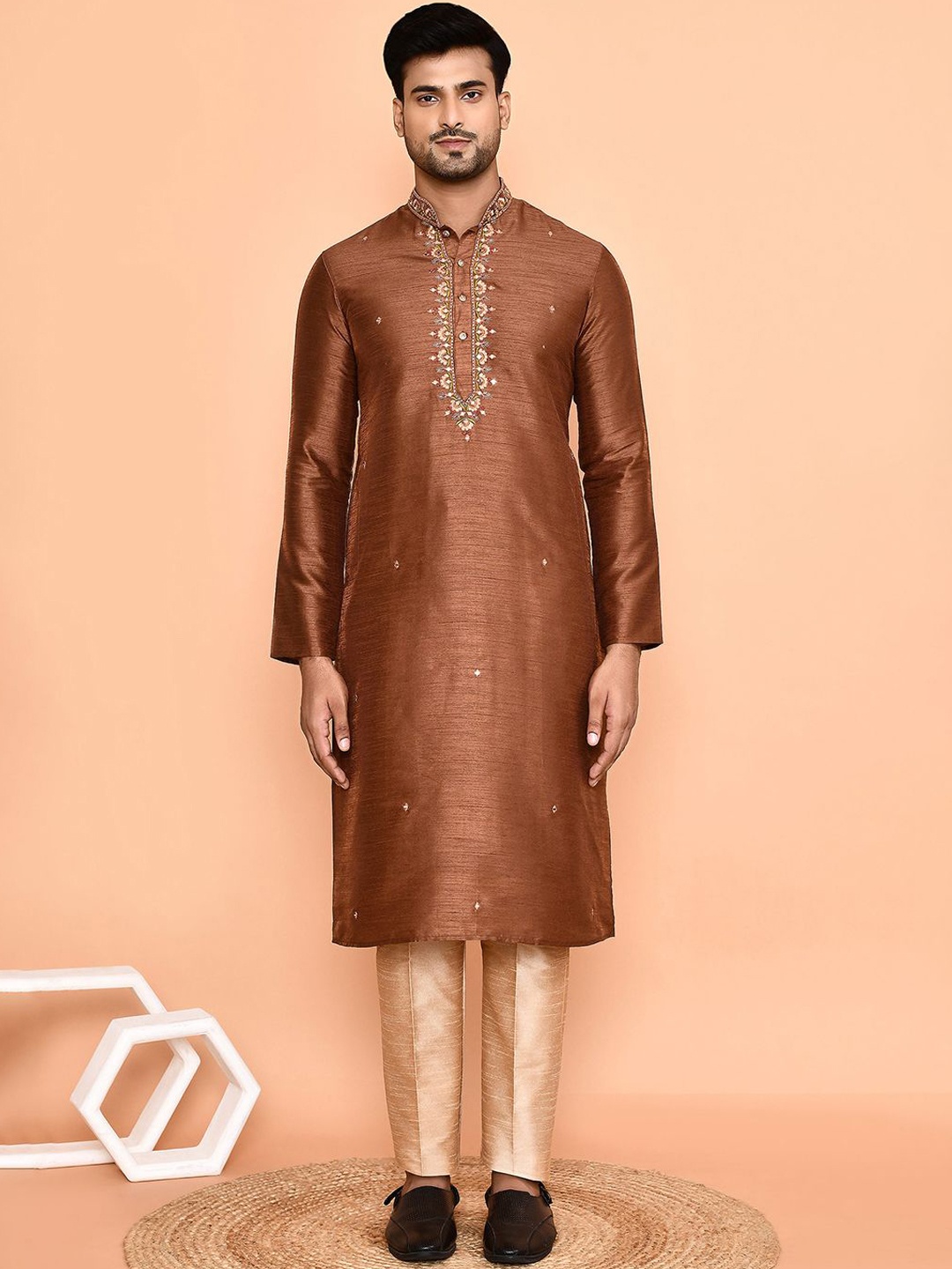 

Arihant Rai Sinha Floral Embroidered Straight Thread Work Kurta with Trouser, Brown