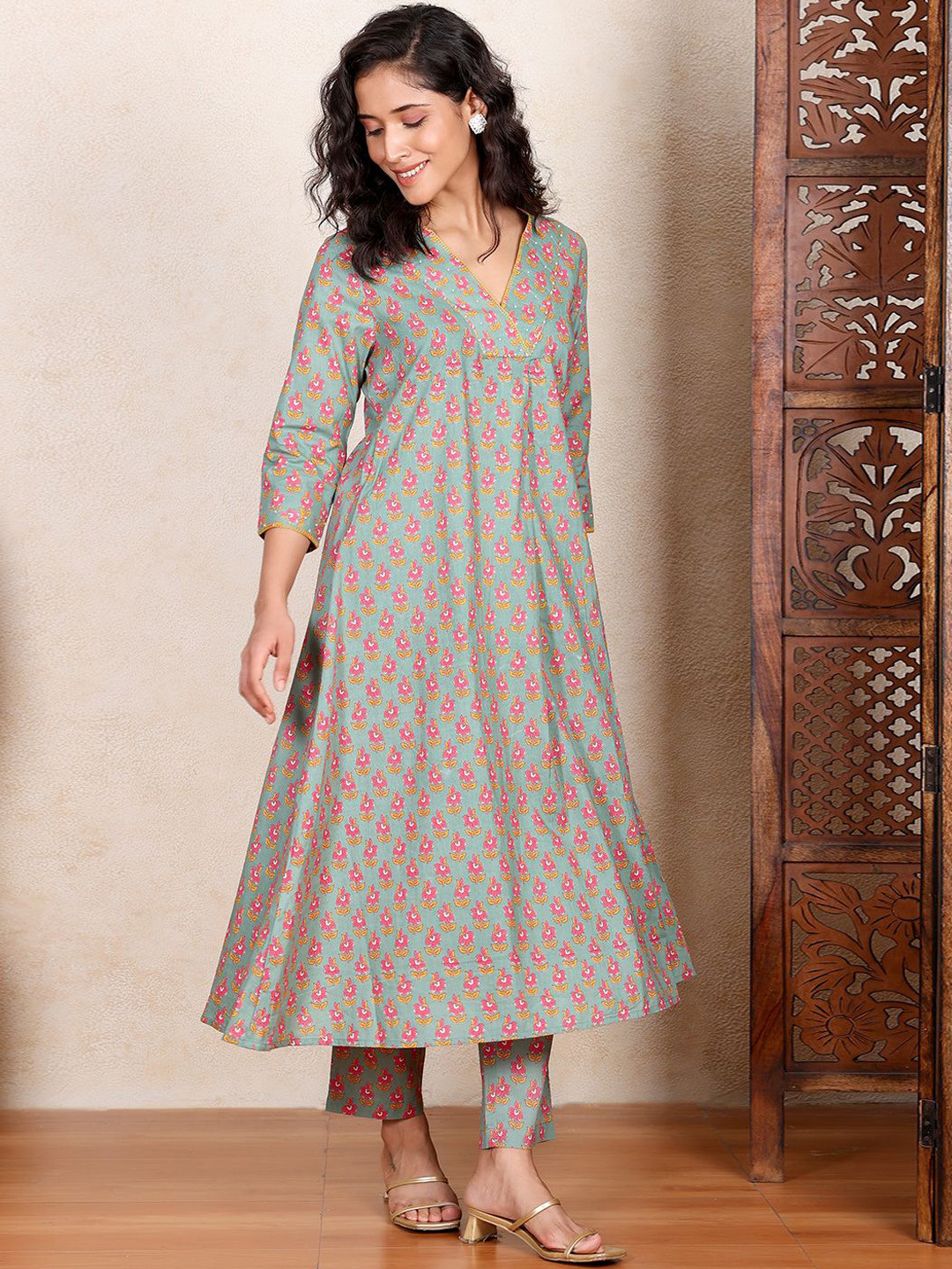 

Chowkhat Floral Printed Pure Cotton Kurta with Trouser, Green