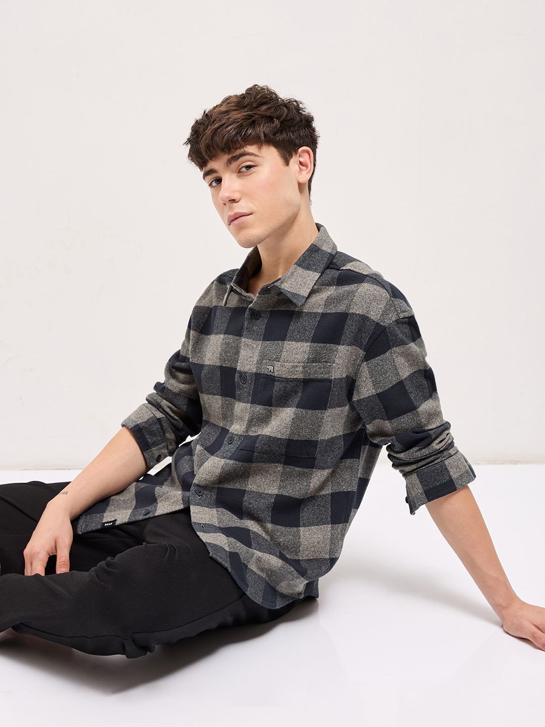 

THE BEAR HOUSE Men Spread Collar Buffalo Checked Cotton Shirt, Grey