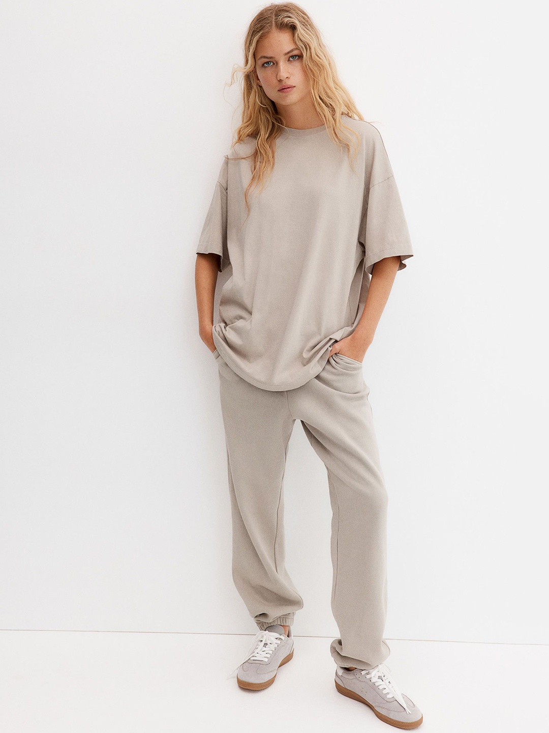 

H&M Women Mid Rise Joggers, Beige