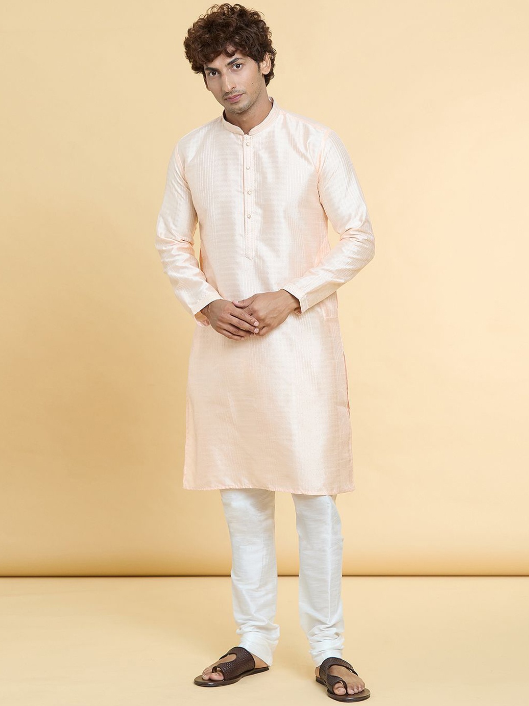 

Arihant Rai Sinha Geometric Woven Design Sequinned Straight Kurta With Trousers, Peach