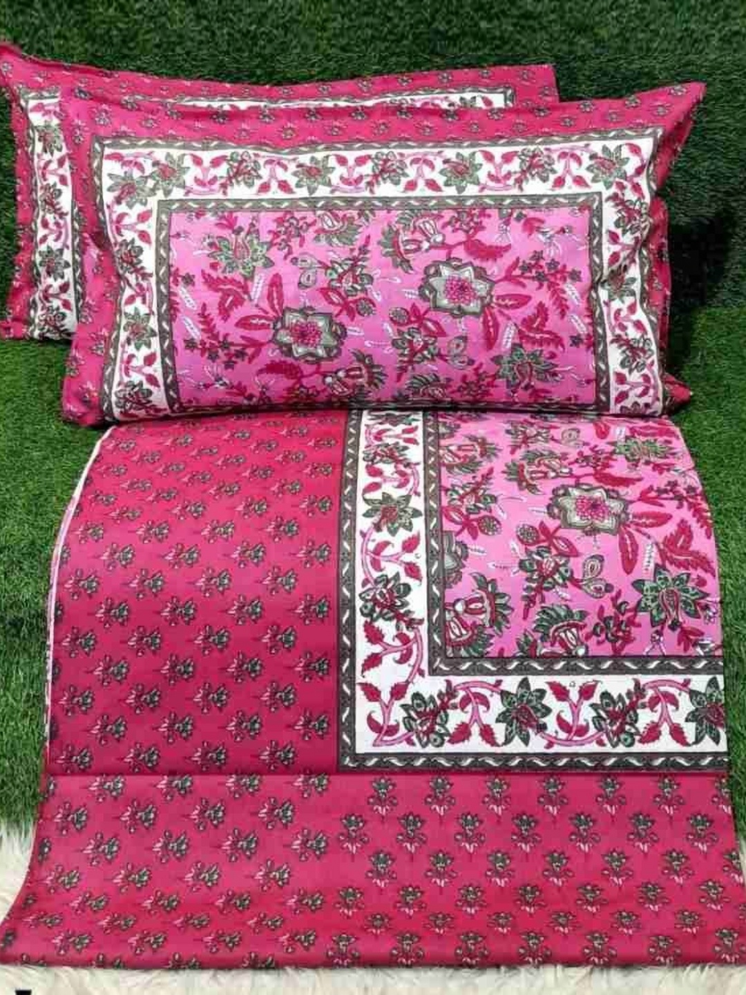 

Bedbathandbliss Pink Floral 300 TC King Bedsheet with 2 Pillow Covers